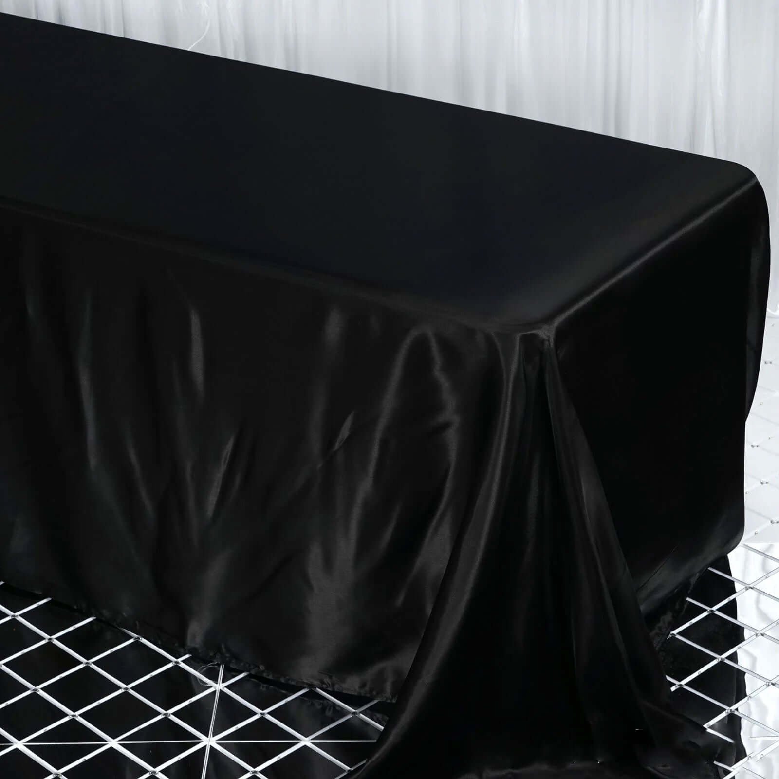 Black Seamless Satin 90x132 Tablecloth - Ideal for Weddings and Parties