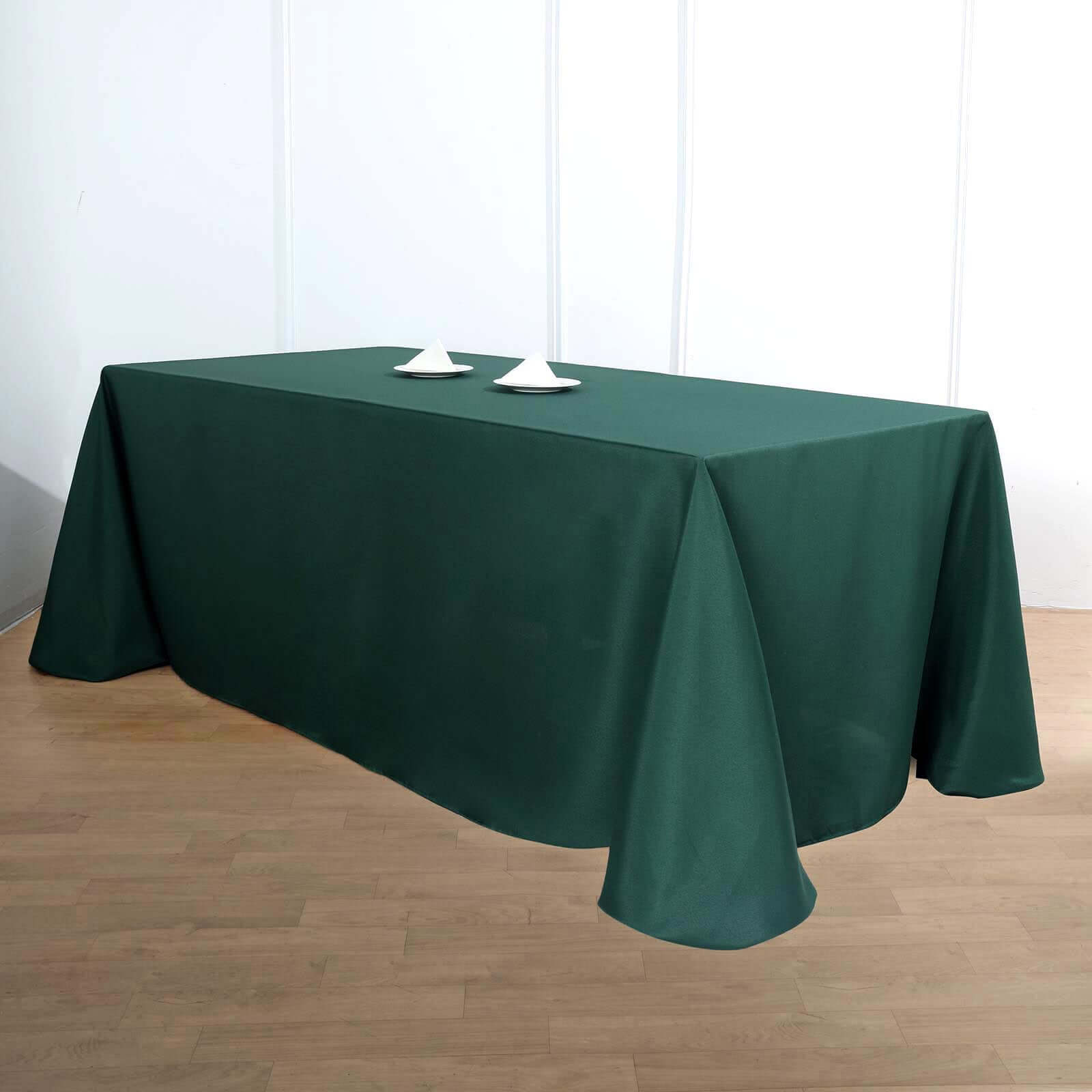 Exclusive Seamless Wrinkle-Resistant 90x132 Polyester Tablecloth in Hunter Emerald Green