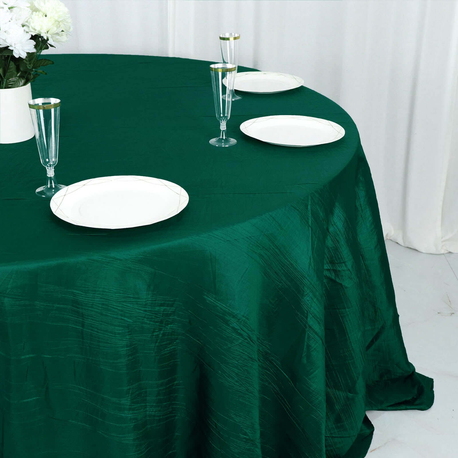 Hunter Emerald Green Seamless Accordion Crinkle Taffeta Round Tablecloth - 132 Inches