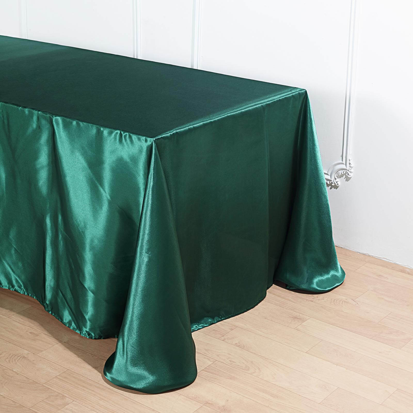 Hot Sale! Seamless Satin Rectangular Tablecloth in Hunter Emerald Green, 90x156 Inches