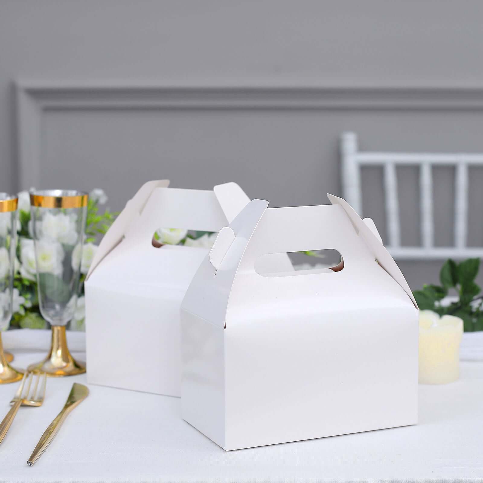 25-Pack Classic White Gable Tote Boxes for Party Favors and Candy Gifts