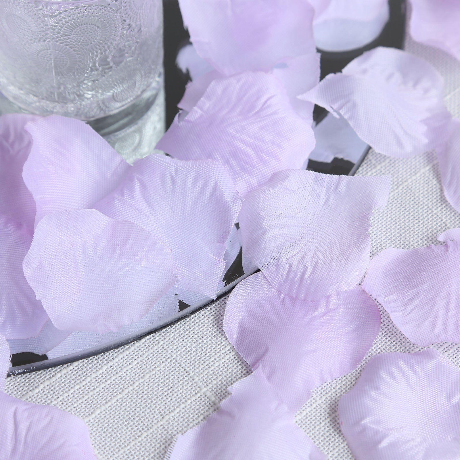 500-Piece Lavender Lilac Silk Rose Petal Confetti for Table and Floor Decor
