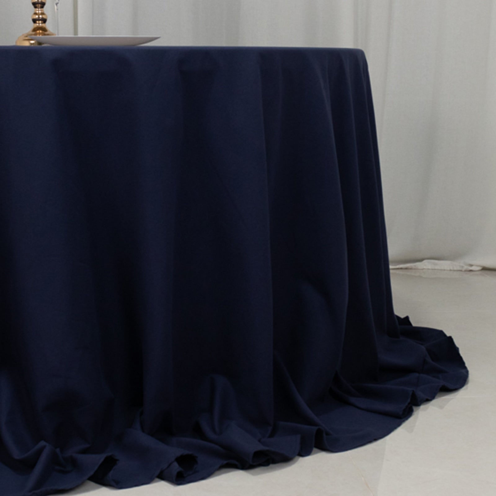Navy Blue 132" Seamless Wrinkle - Resistant Cotton Blend Round Tablecloth - Ideal for Events