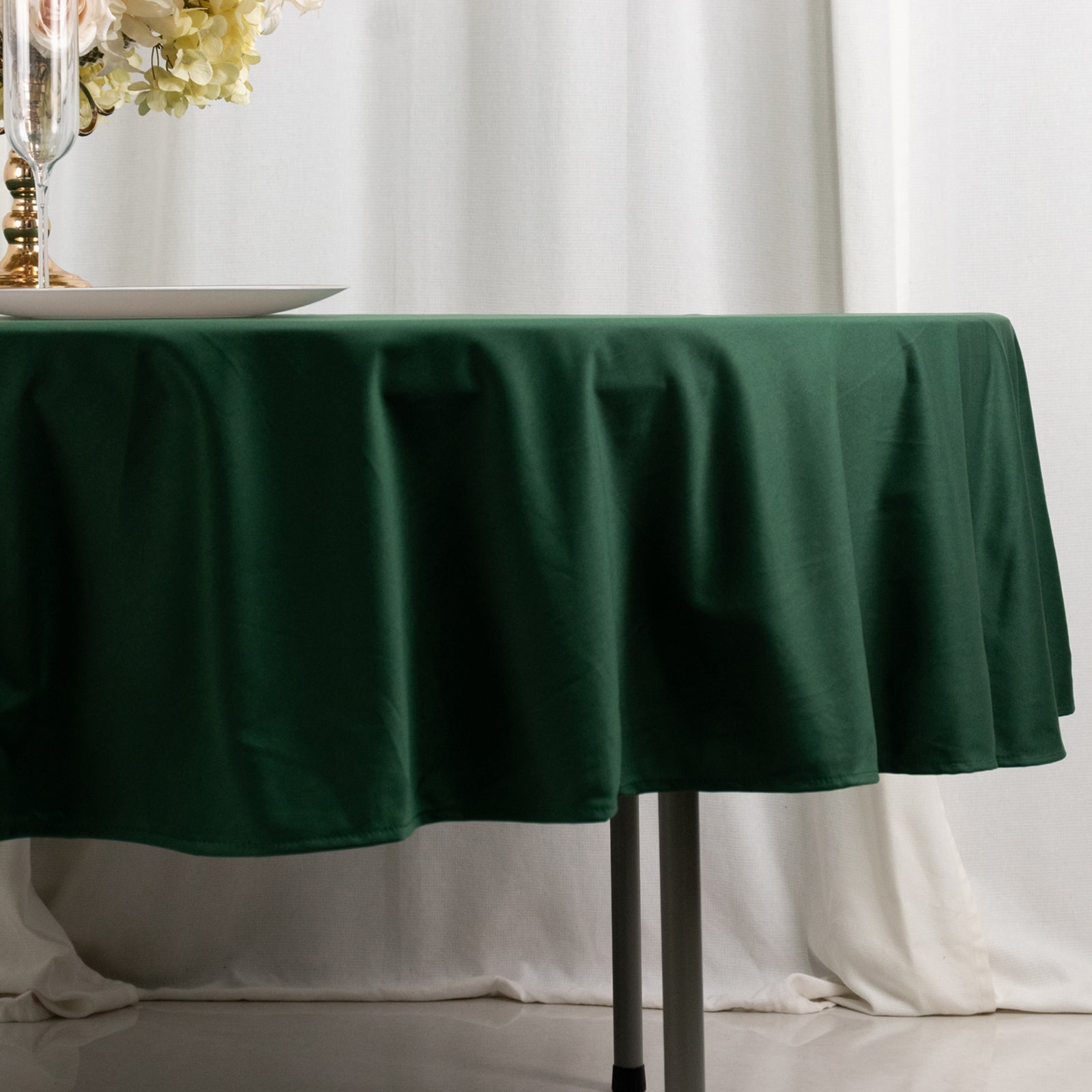 Premium Wrinkle-Free & Stain-Resistant 90' Round Scuba Tablecloth in Hunter Emerald Green