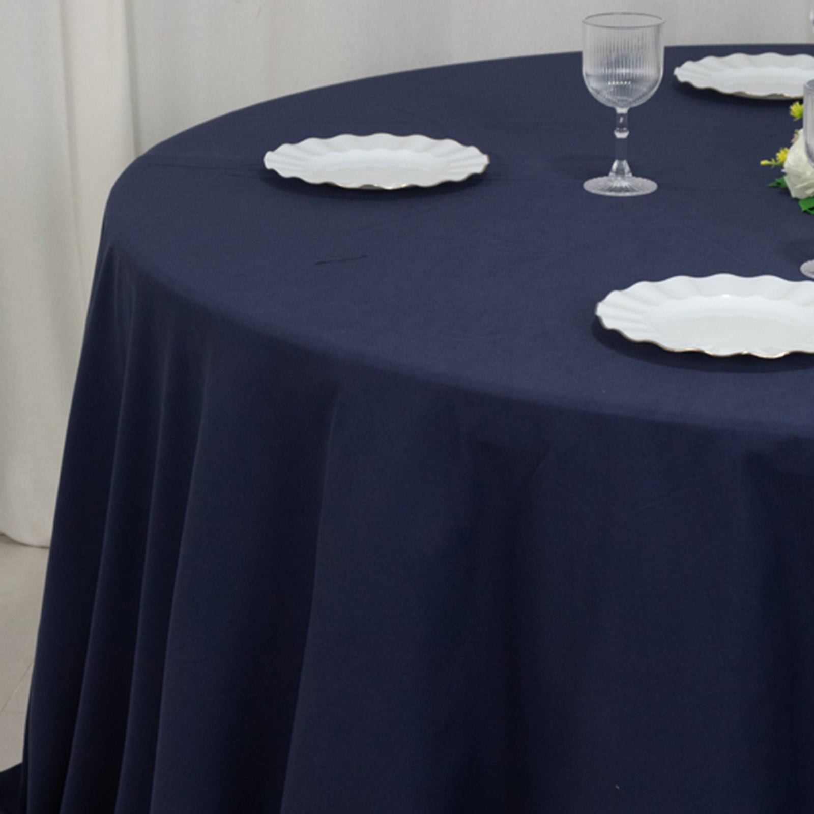 Navy Blue 132" Seamless Wrinkle - Resistant Cotton Blend Round Tablecloth - Ideal for Events