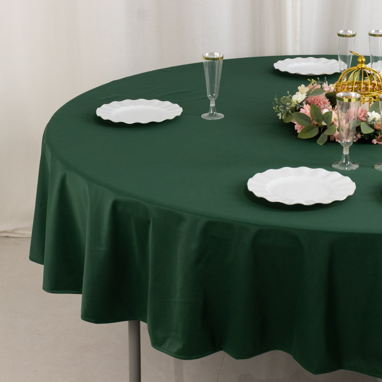 Premium Wrinkle-Free & Stain-Resistant 90' Round Scuba Tablecloth in Hunter Emerald Green