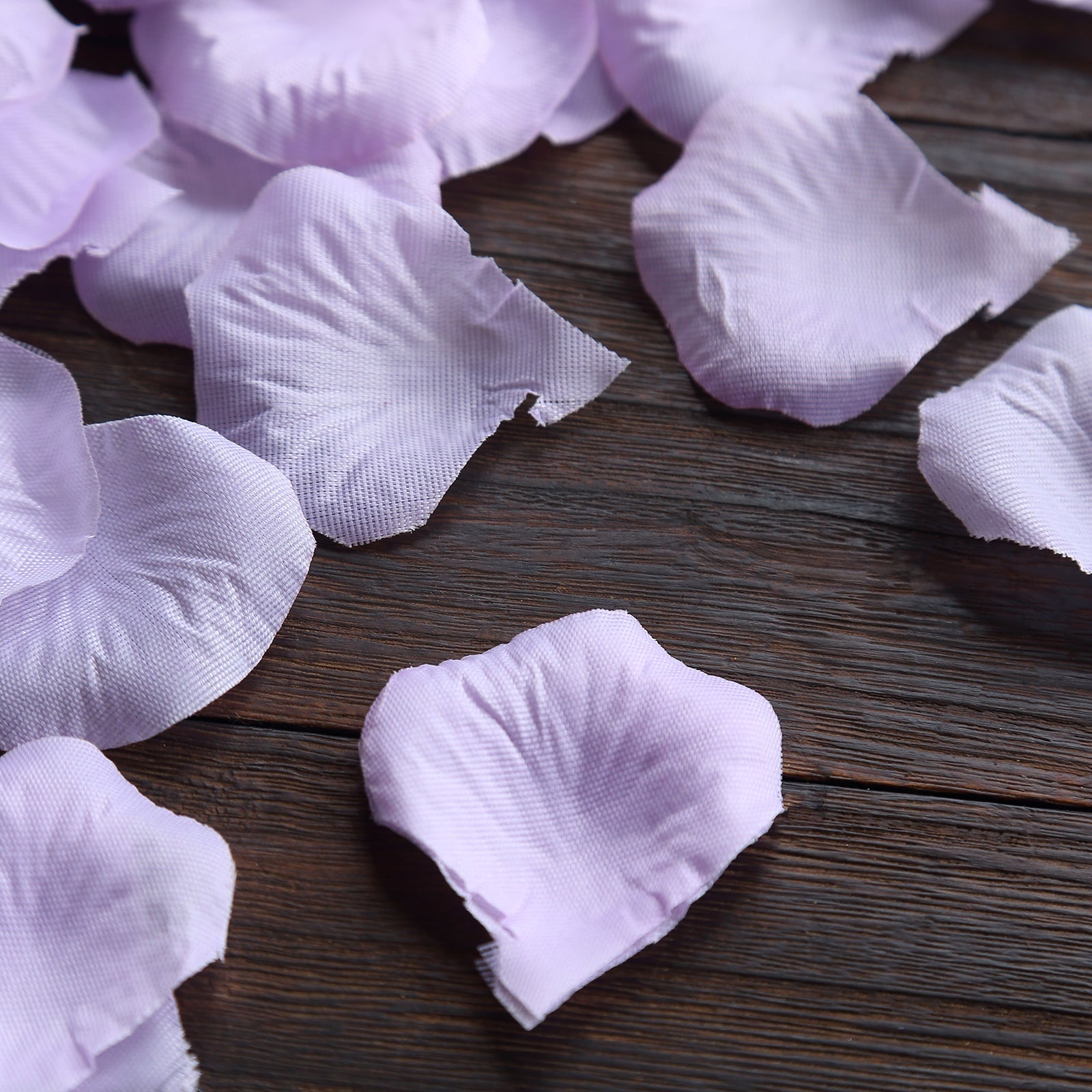 500-Piece Lavender Lilac Silk Rose Petal Confetti for Table and Floor Decor