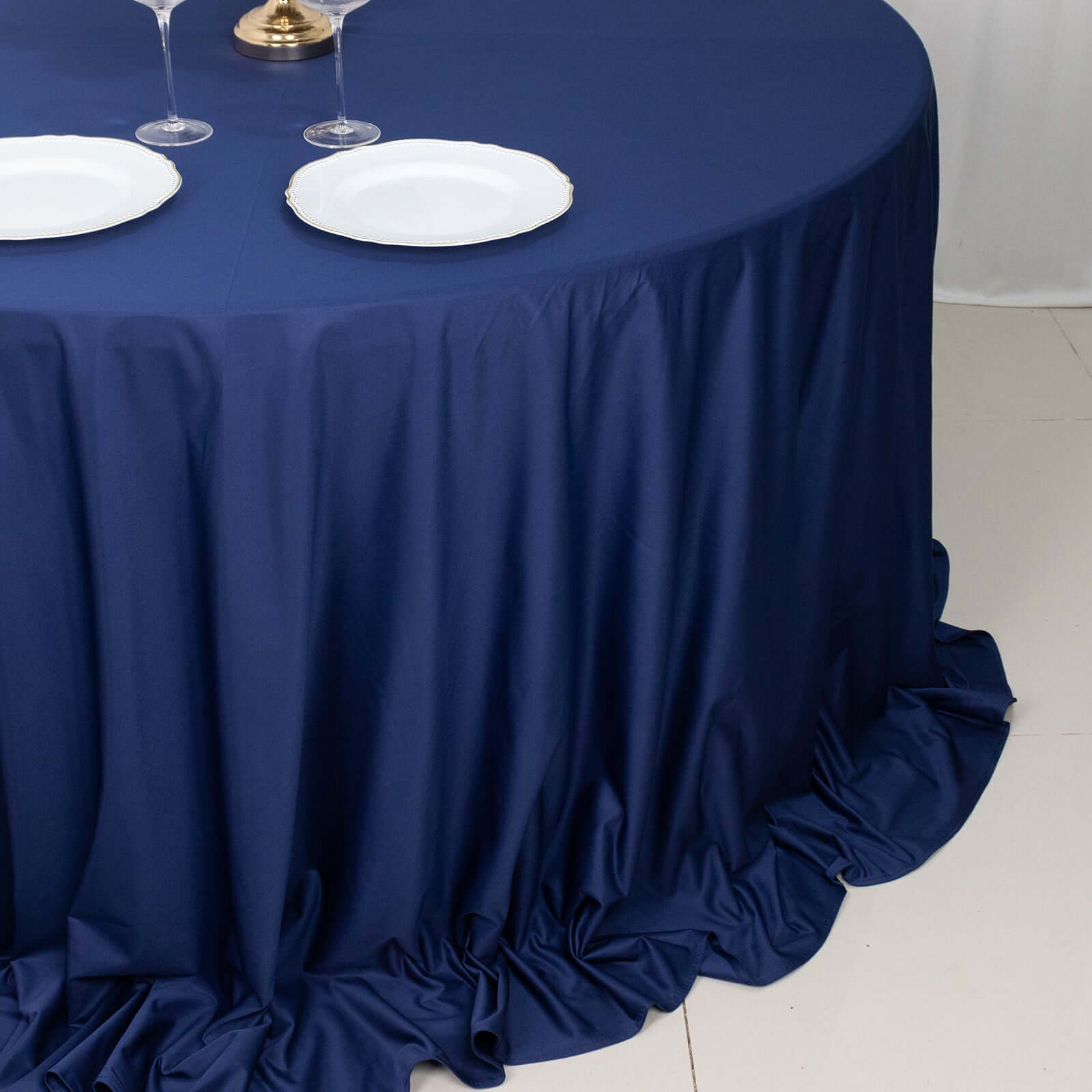 Navy Blue Wrinkle-Free & Stain-Resistant 132' Premium Scuba Round Tablecloth