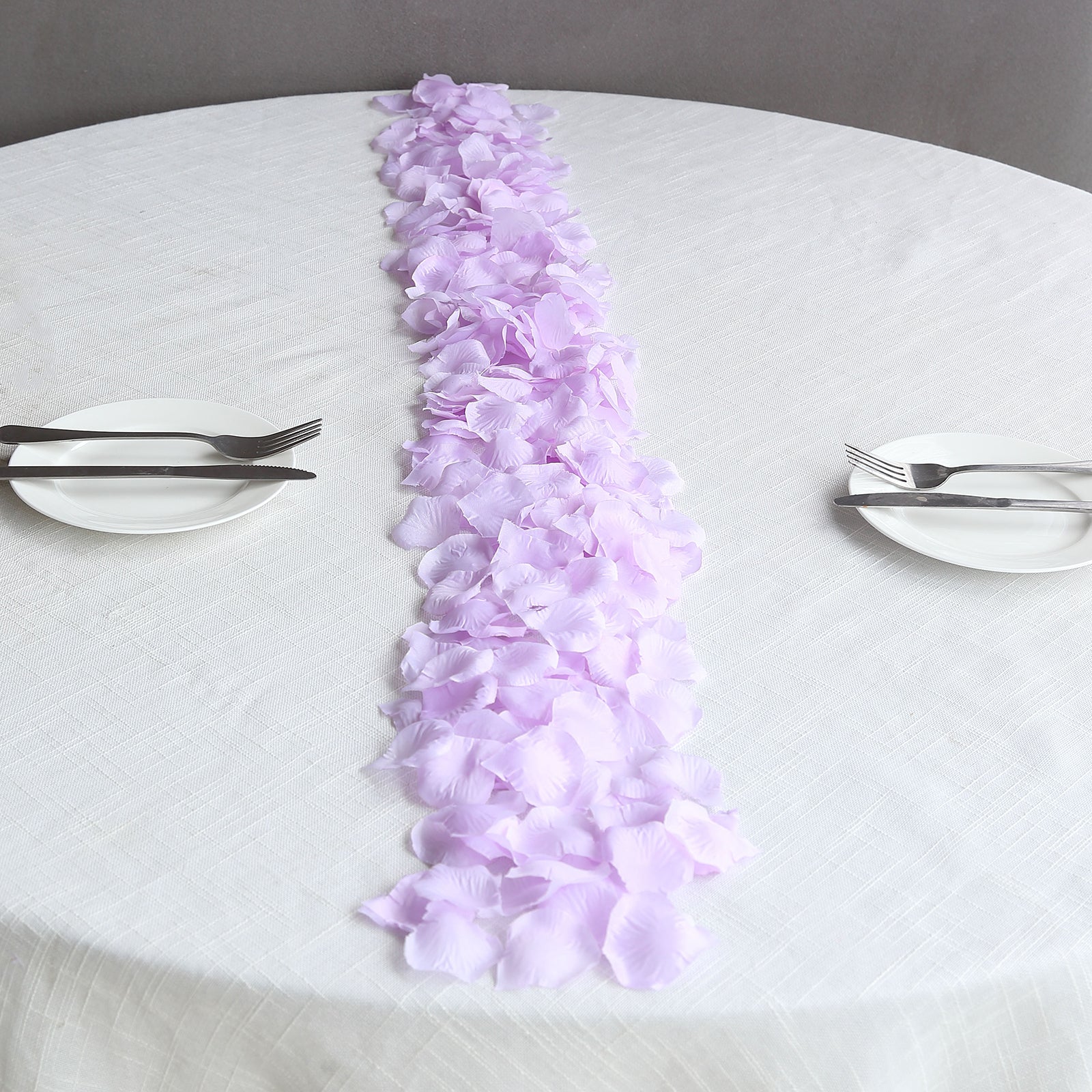 500-Piece Lavender Lilac Silk Rose Petal Confetti for Table and Floor Decor