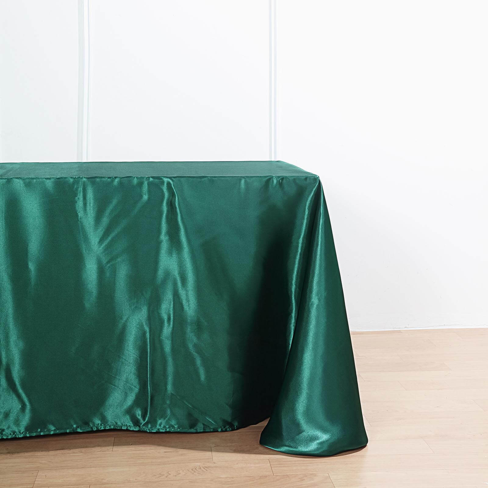 Hot Sale! Seamless Satin Rectangular Tablecloth in Hunter Emerald Green, 90x156 Inches