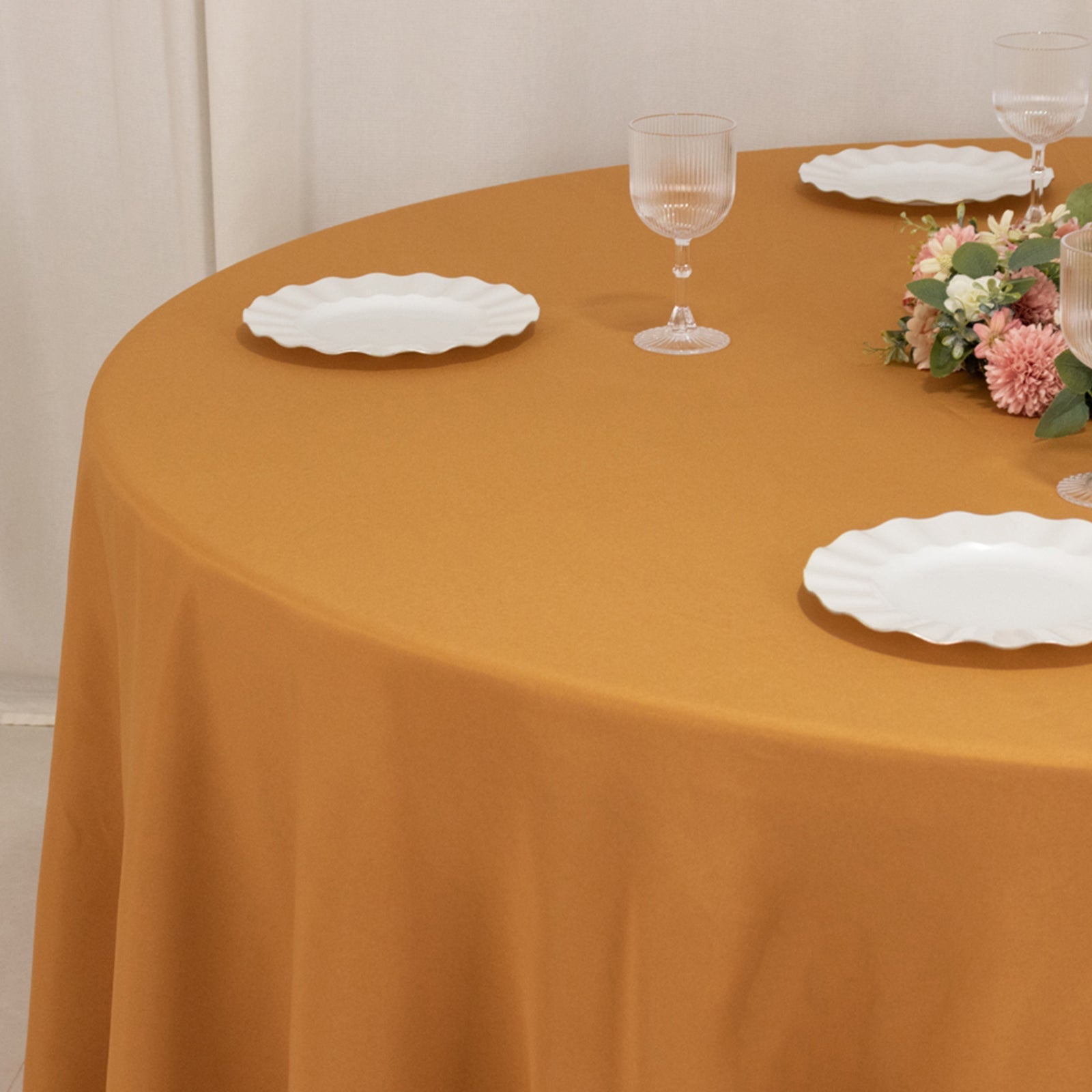 Seamless 220GSM Wrinkle-Resistant Gold Premium Polyester 120 Round Tablecloth for Elegant Events