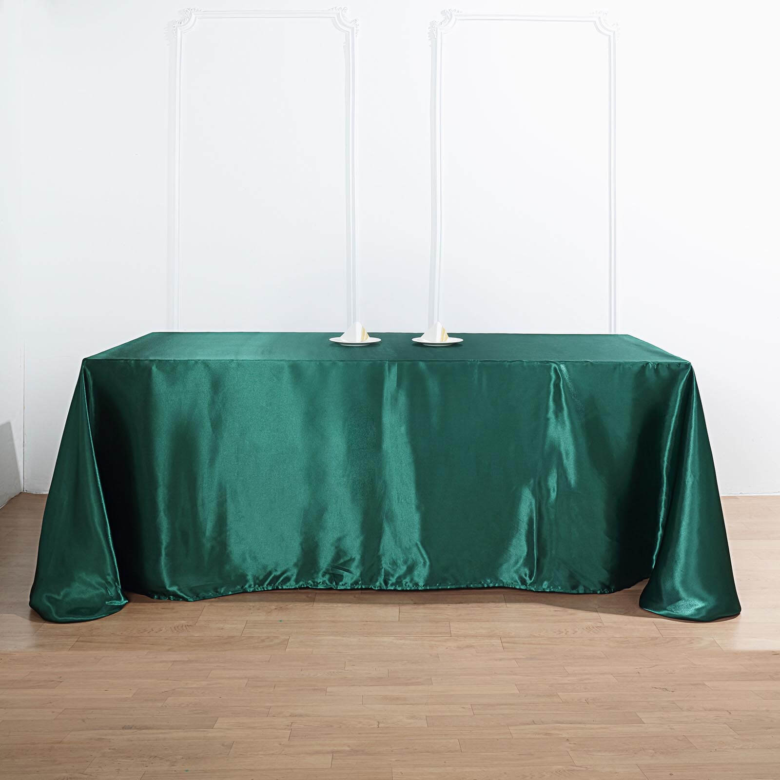 Hot Sale! Seamless Satin Rectangular Tablecloth in Hunter Emerald Green, 90x156 Inches