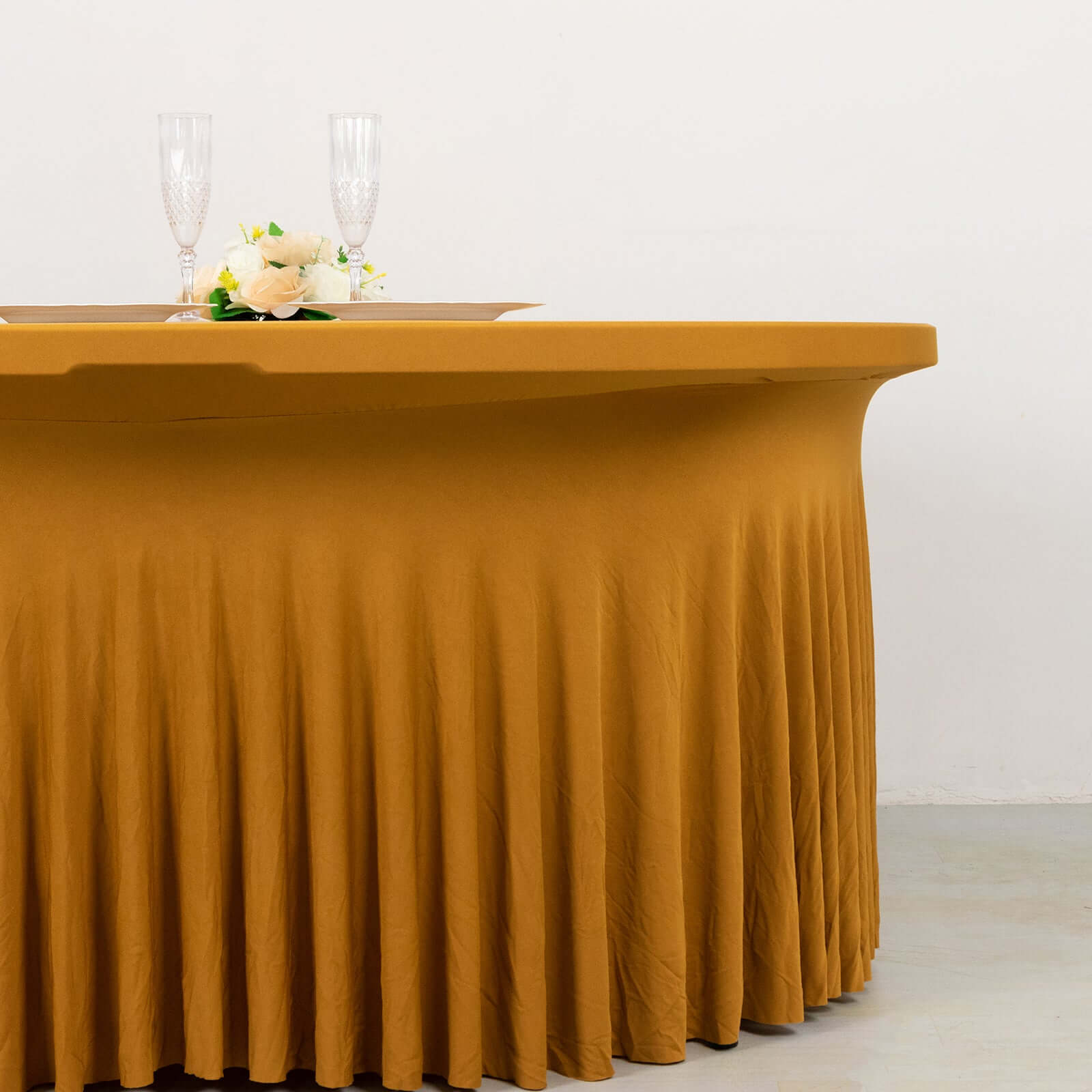 Stylish Gold Spandex 5ft Round Table Skirt with Wavy Effect - Ideal for Weddings, Banquets & Trade Shows