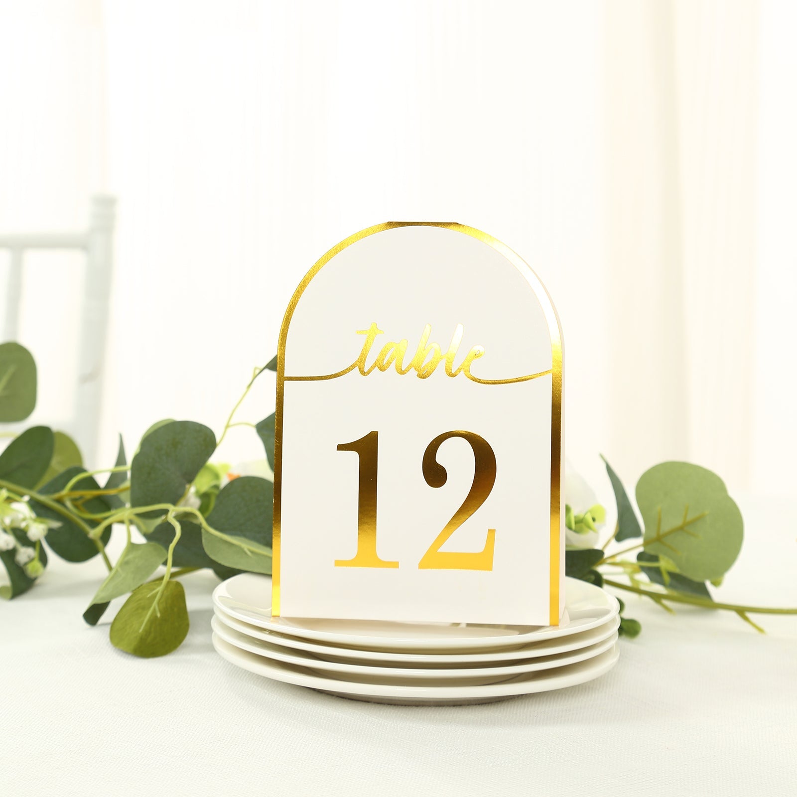 25-Piece Set of Disposable White Table Numbers with Metallic Gold Foil 1 - 25, Free - Standing Double - Sided