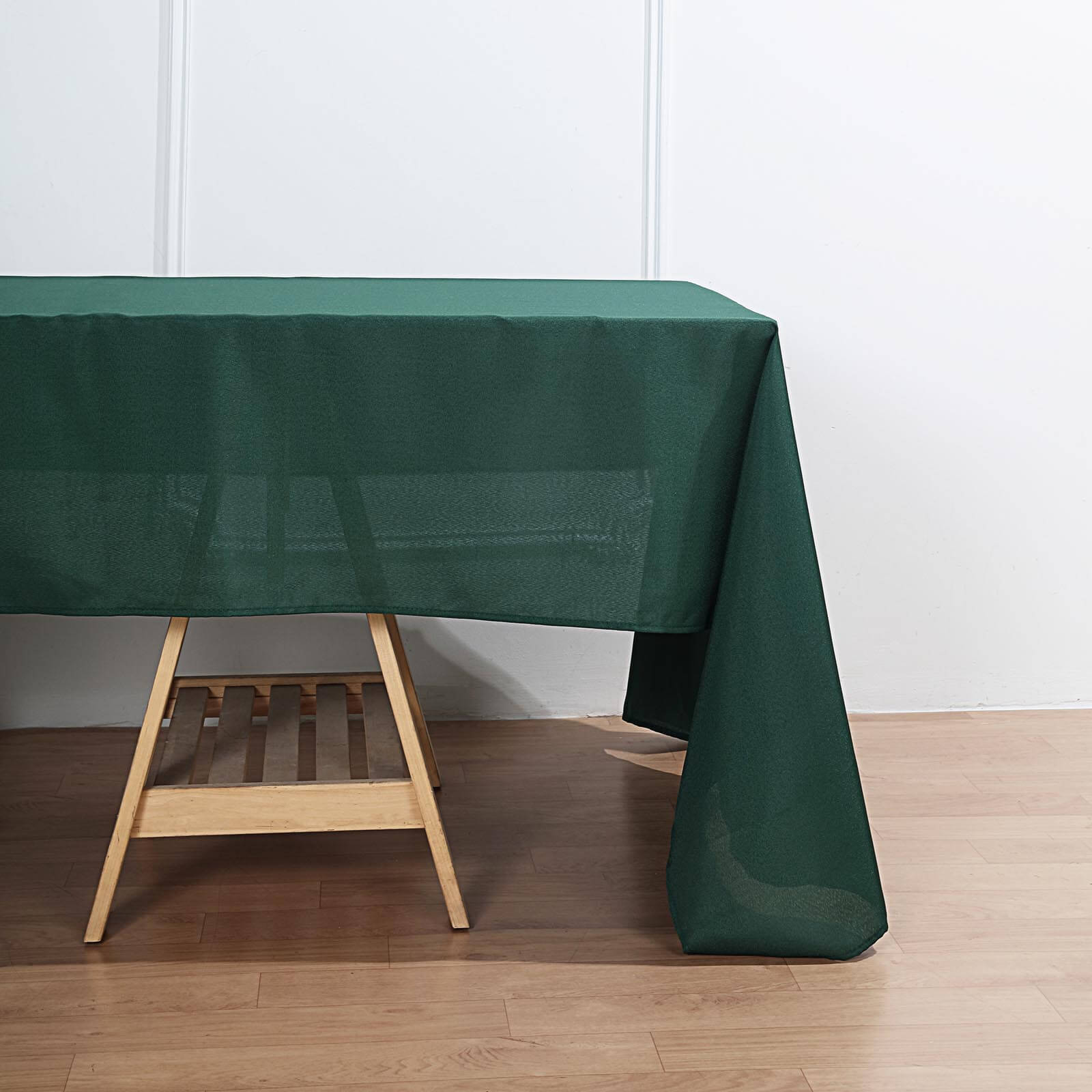 Get This Wrinkle-Resistant 60x126 Polyester Rectangle Tablecloth in Hunter Emerald Green