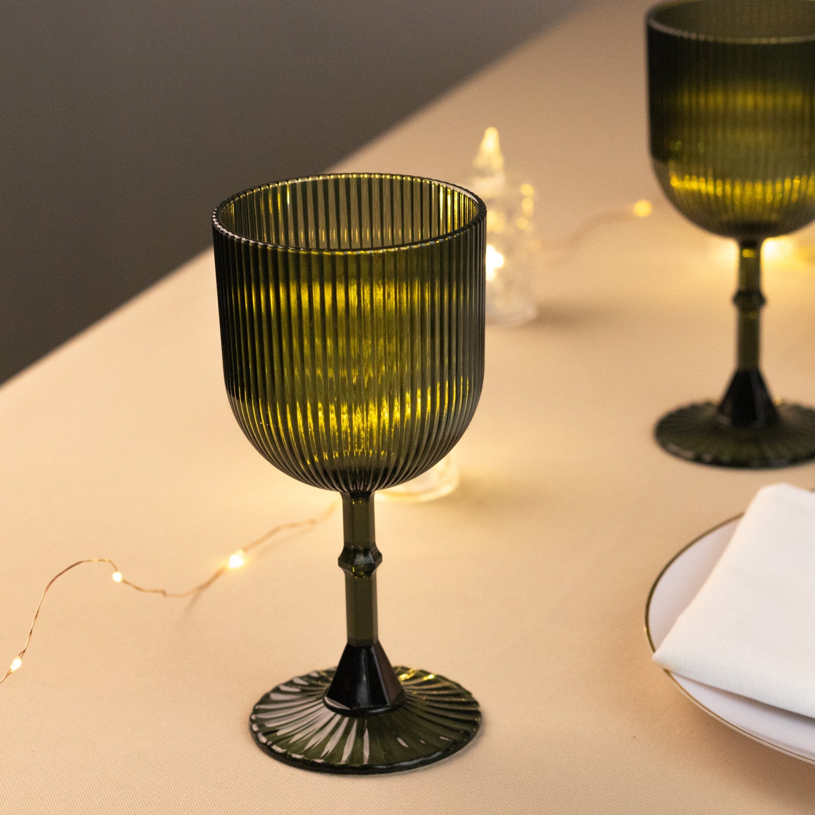 12-Pack 9oz Reusable Shatterproof Vintage Ribbed Hunter Emerald Green Plastic Goblets - Ideal for Parties