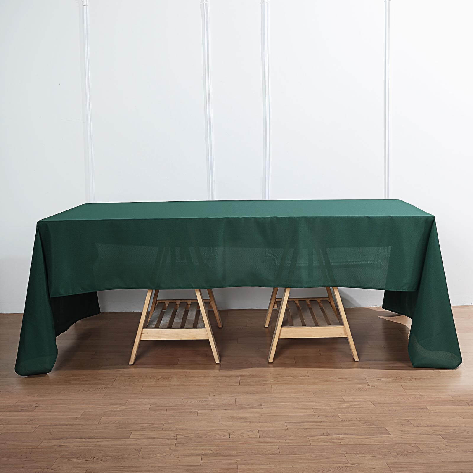 Get This Wrinkle-Resistant 60x126 Polyester Rectangle Tablecloth in Hunter Emerald Green
