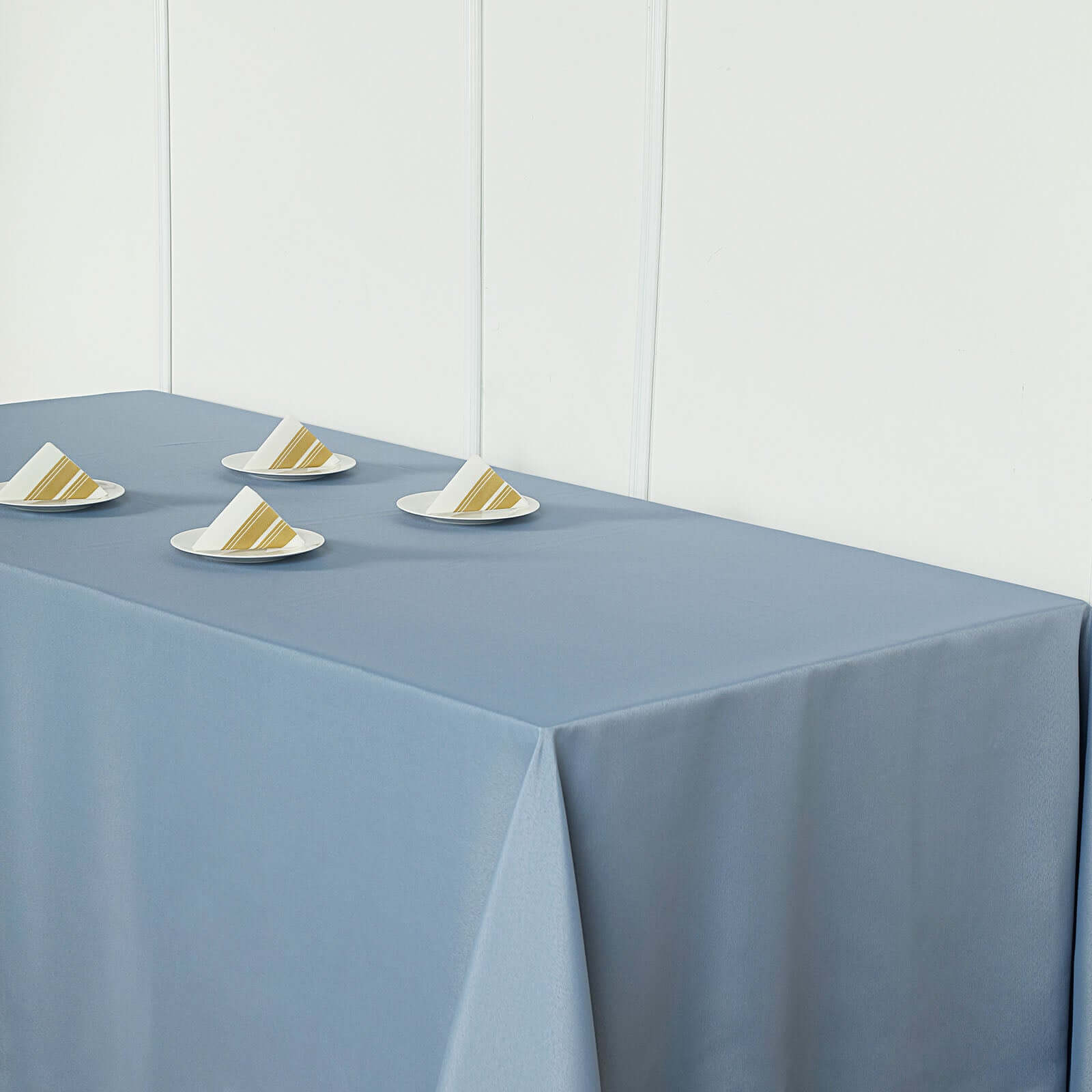 Seamless Wrinkle-Resistant 90x132 Polyester Rectangle Tablecloth in Dusty Blue