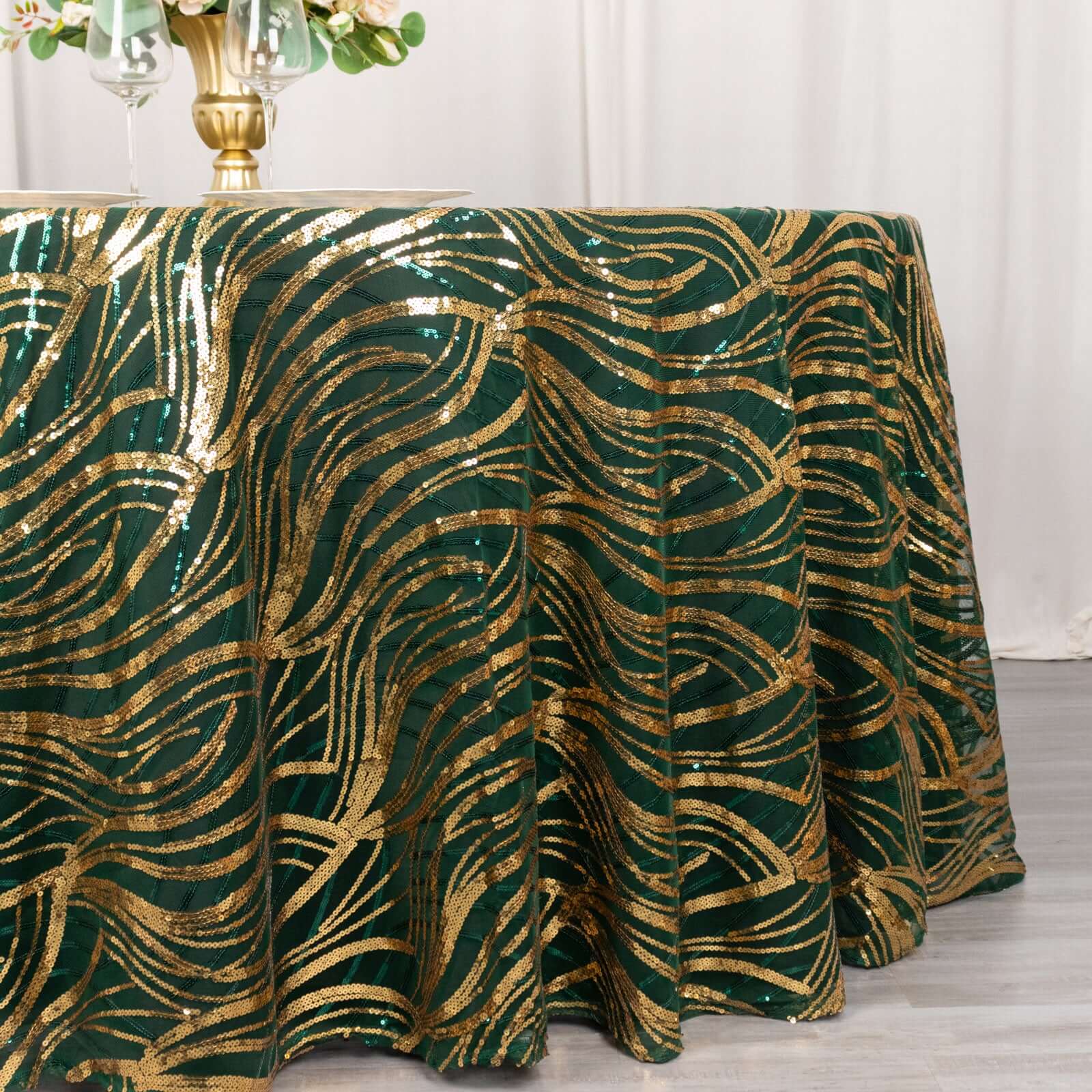 120-Inch Round Seamless Sparkly Wave Sequin Mesh Tablecloth in Hunter Emerald Green & Gold
