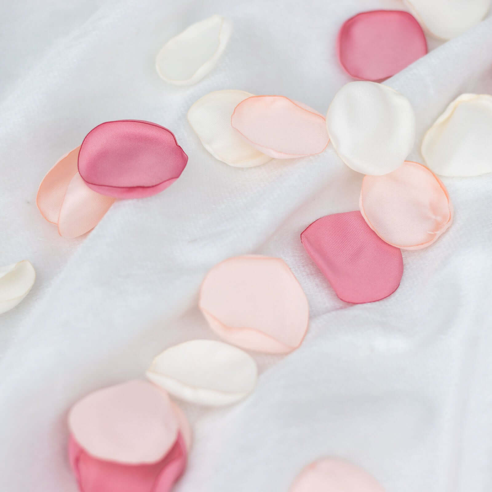 400-Piece Blush Mix Matte Silk Round Rose Petal Confetti for Event Decor