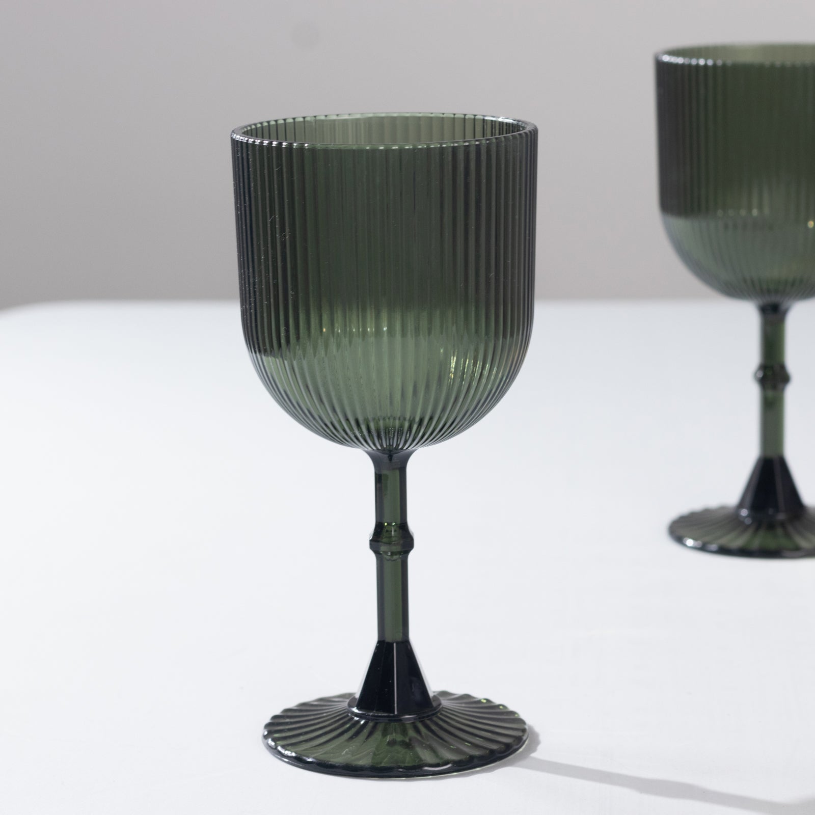 12-Pack 9oz Reusable Shatterproof Vintage Ribbed Hunter Emerald Green Plastic Goblets - Ideal for Parties