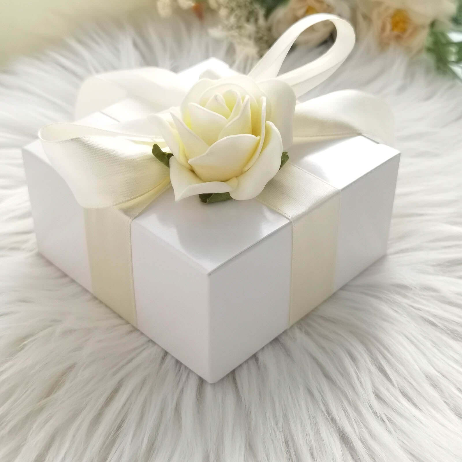 100-Piece Set of White Cardstock Cupcake Gift Boxes, 4x4x2 Inches