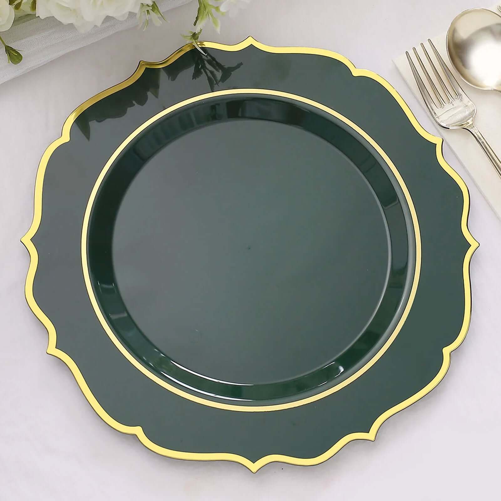 Get This 10-Pack of Disposable Hunter Emerald Green Plastic Round Dinner Plates with Gold Scalloped Rims