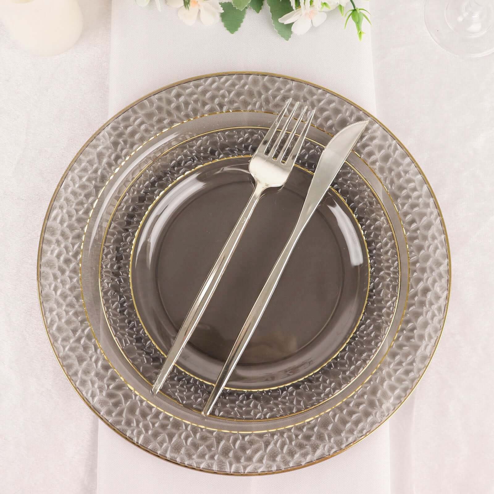 10-Piece Set of Disposable Round Dinner Plates in Opaque Black Hammered Design with Gold Rim for Elegant Parties