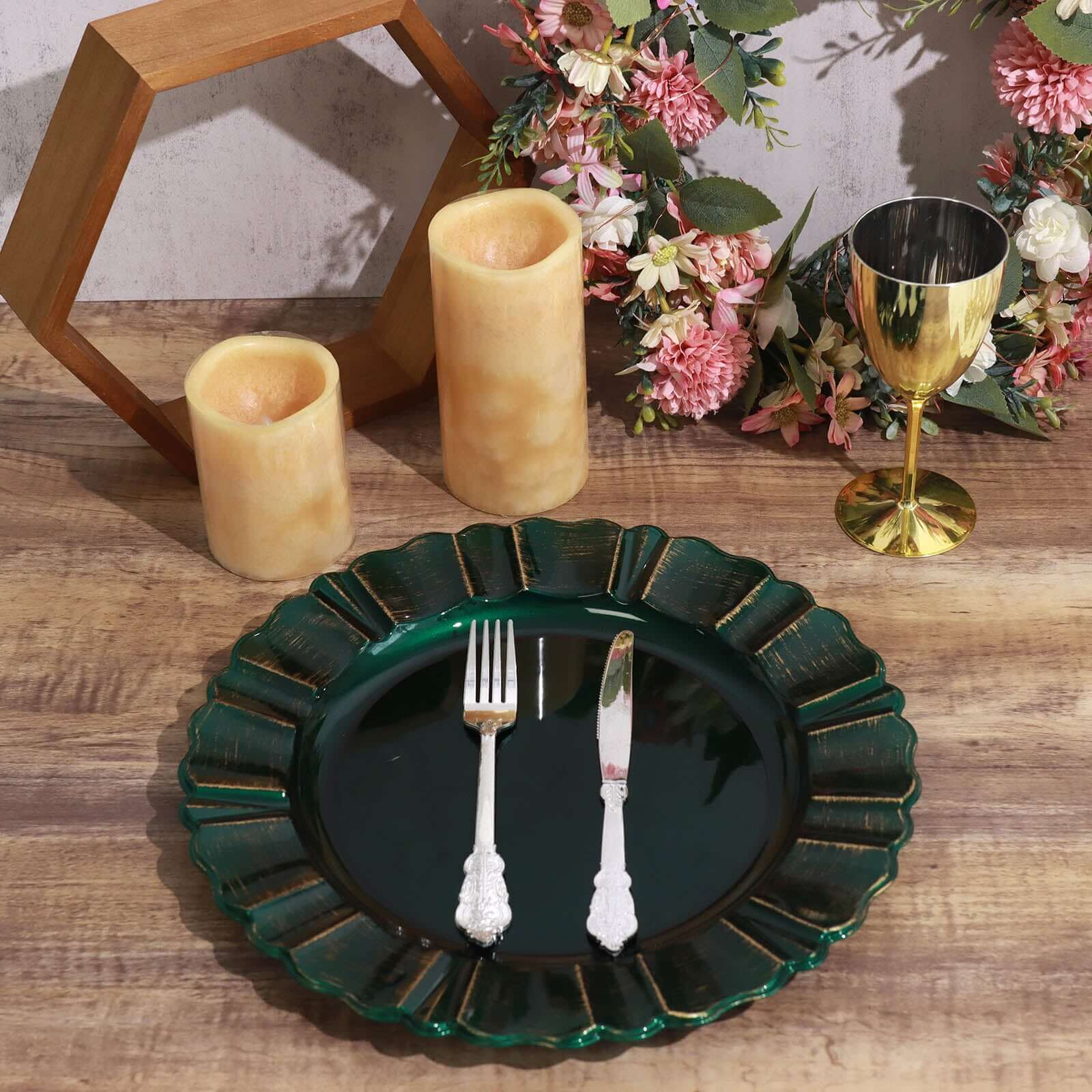 Hot Sale! 6-Pack 13-Inch Hunter Emerald Green Acrylic Plastic Round Charger Plates with Gold Brushed Wavy Scalloped Rim for Dinner Parties
