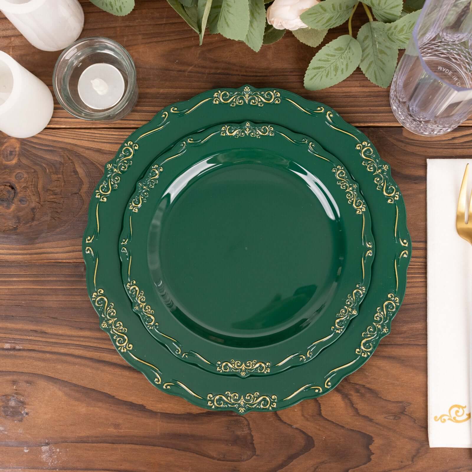 10-Pack Sturdy Disposable Round Dinner Plates in Hunter Green with Gold Embossed Rim