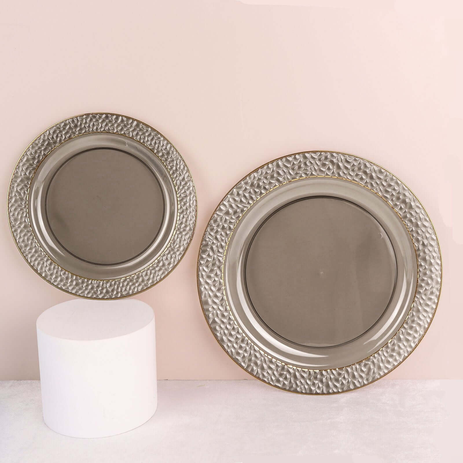 10-Piece Set of Disposable Round Dinner Plates in Opaque Black Hammered Design with Gold Rim for Elegant Parties