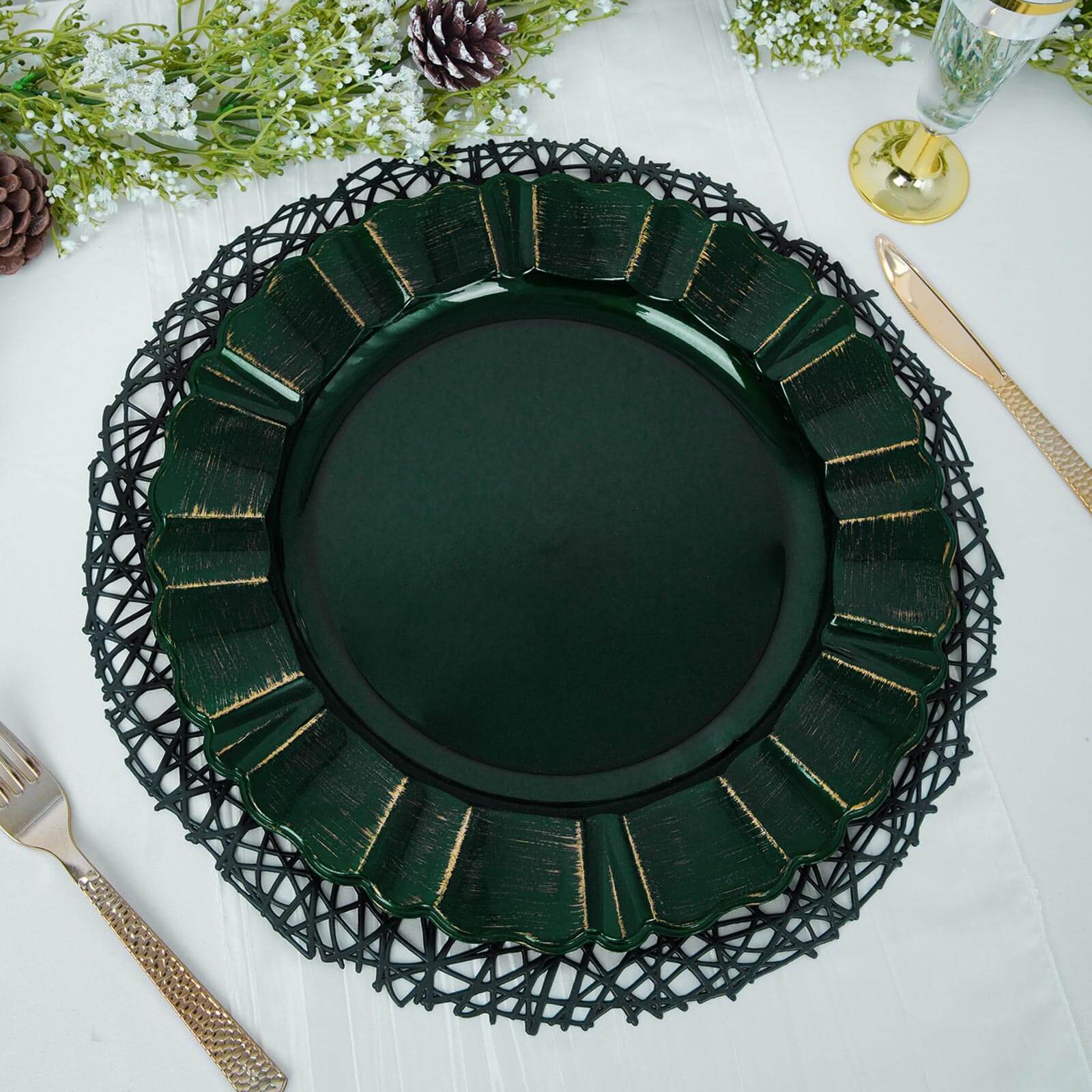 Hot Sale! 6-Pack 13-Inch Hunter Emerald Green Acrylic Plastic Round Charger Plates with Gold Brushed Wavy Scalloped Rim for Dinner Parties