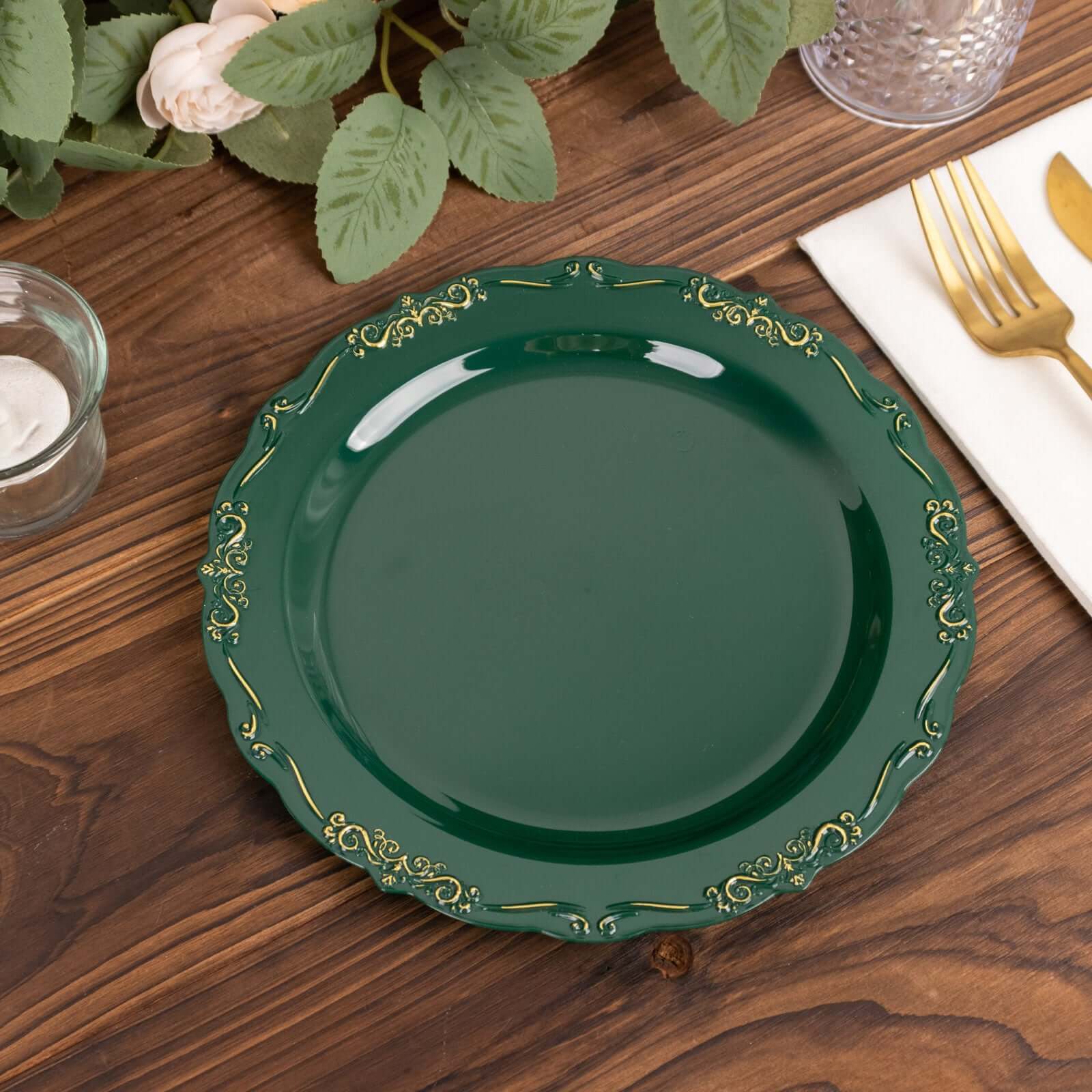 10-Pack Sturdy Disposable Round Dinner Plates in Hunter Green with Gold Embossed Rim