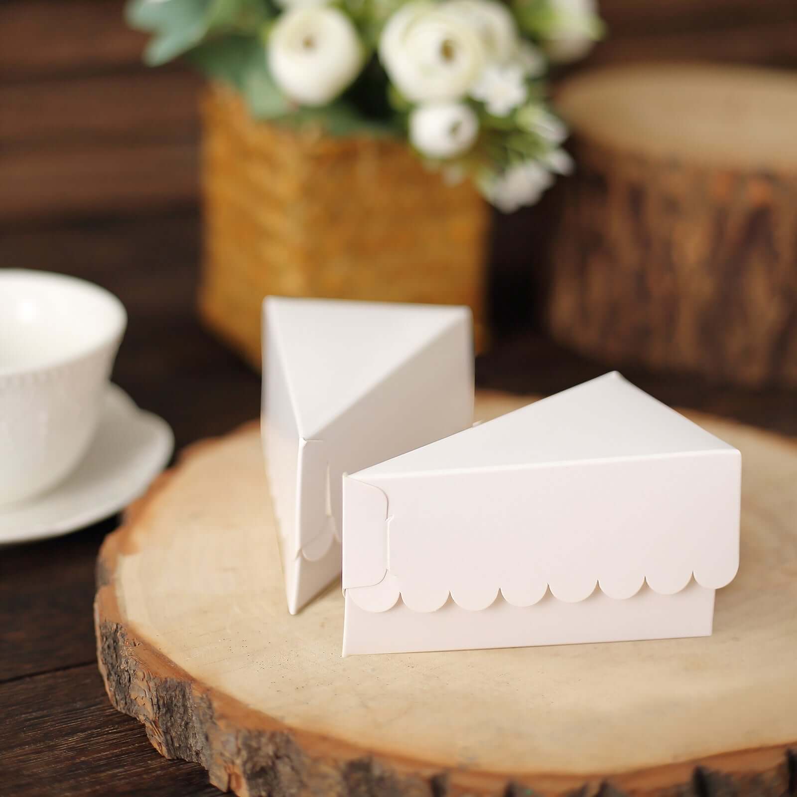 10-Pack Gold Decorative Scalloped Top Cardstock Triangle Cake Slice Boxes for Desserts & Party Favors