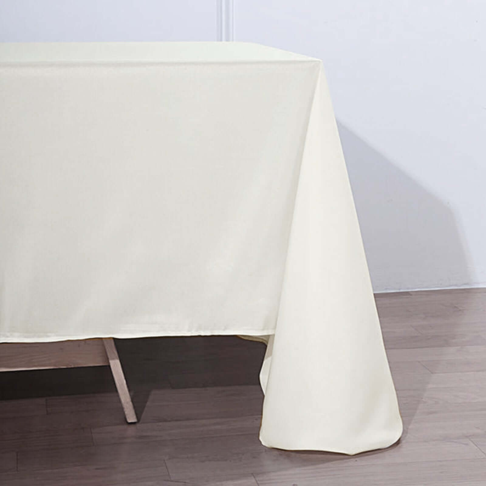 Ivory Seamless Wrinkle-Resistant 90x132 Polyester Rectangle Tablecloth