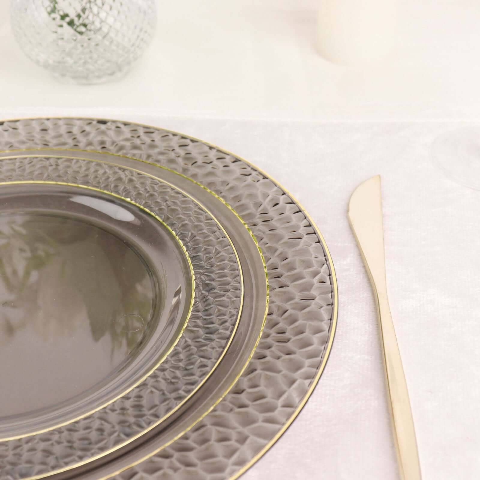 10-Piece Set of Disposable Round Dinner Plates in Opaque Black Hammered Design with Gold Rim for Elegant Parties