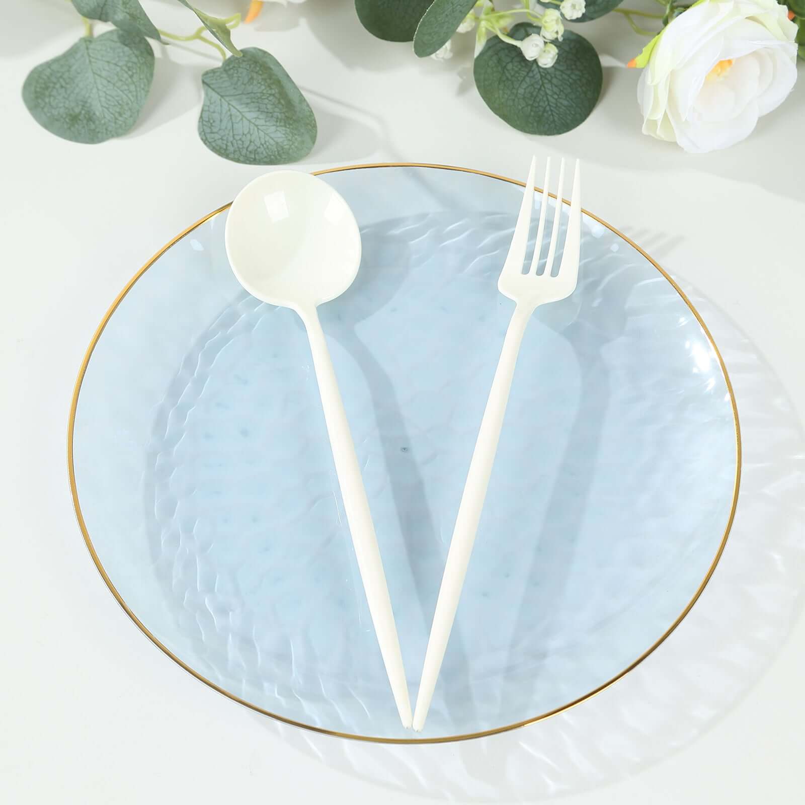 10-Pack 9-Inch Transparent Dusty Blue Hammered Plastic Dinner Plates with Gold Rim - Disposable for Parties