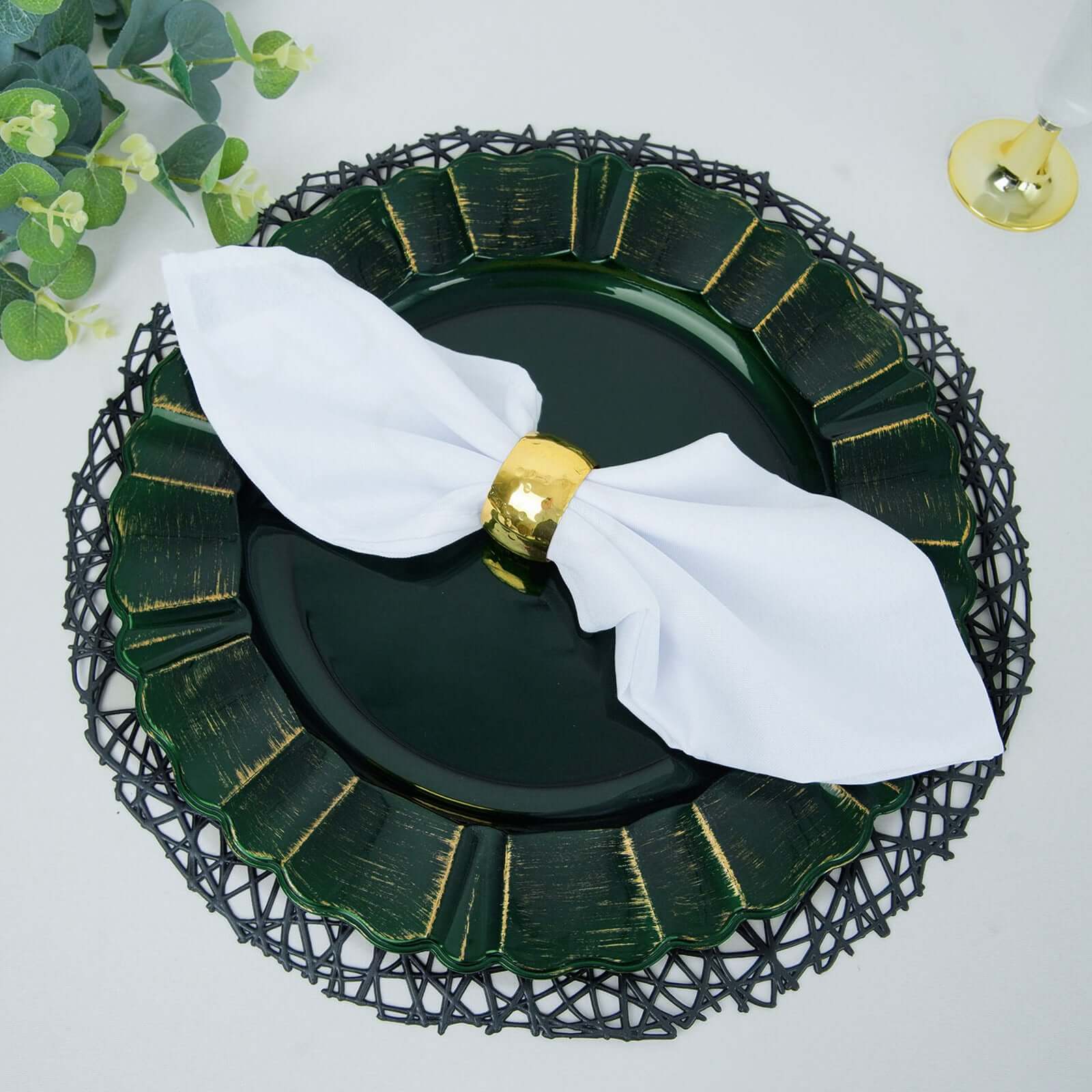 Hot Sale! 6-Pack 13-Inch Hunter Emerald Green Acrylic Plastic Round Charger Plates with Gold Brushed Wavy Scalloped Rim for Dinner Parties