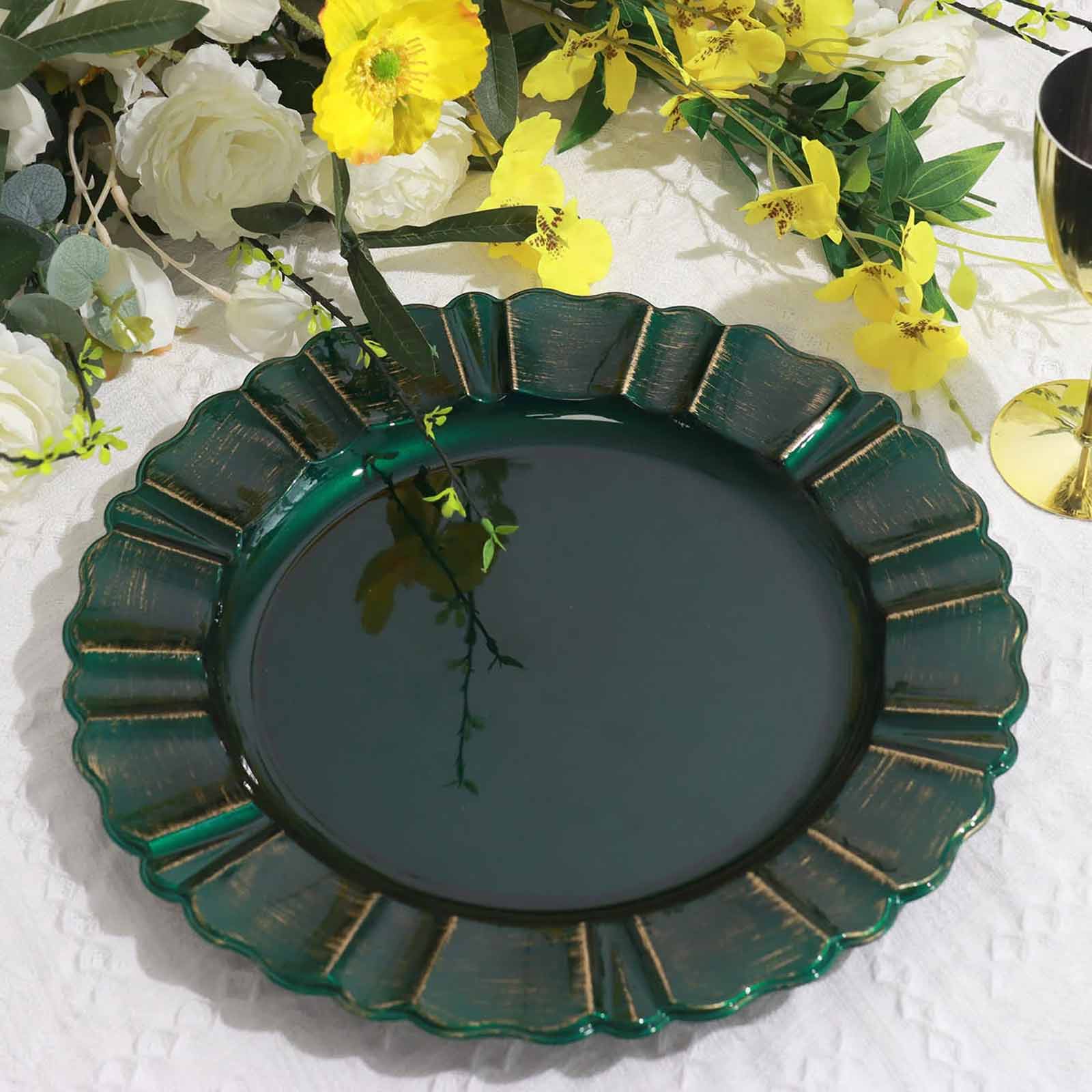 Hot Sale! 6-Pack 13-Inch Hunter Emerald Green Acrylic Plastic Round Charger Plates with Gold Brushed Wavy Scalloped Rim for Dinner Parties