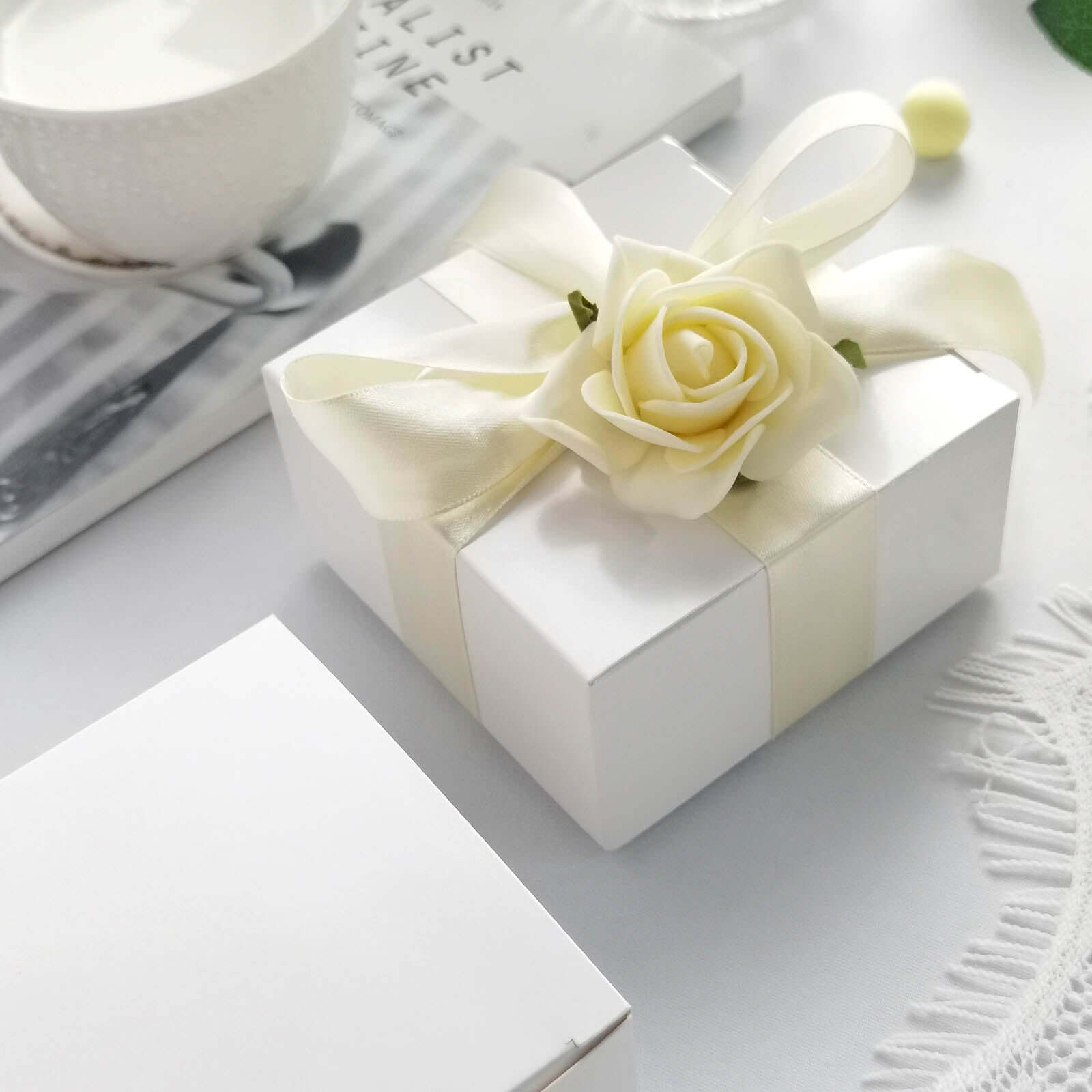 100-Piece Set of White Cardstock Cupcake Gift Boxes, 4x4x2 Inches