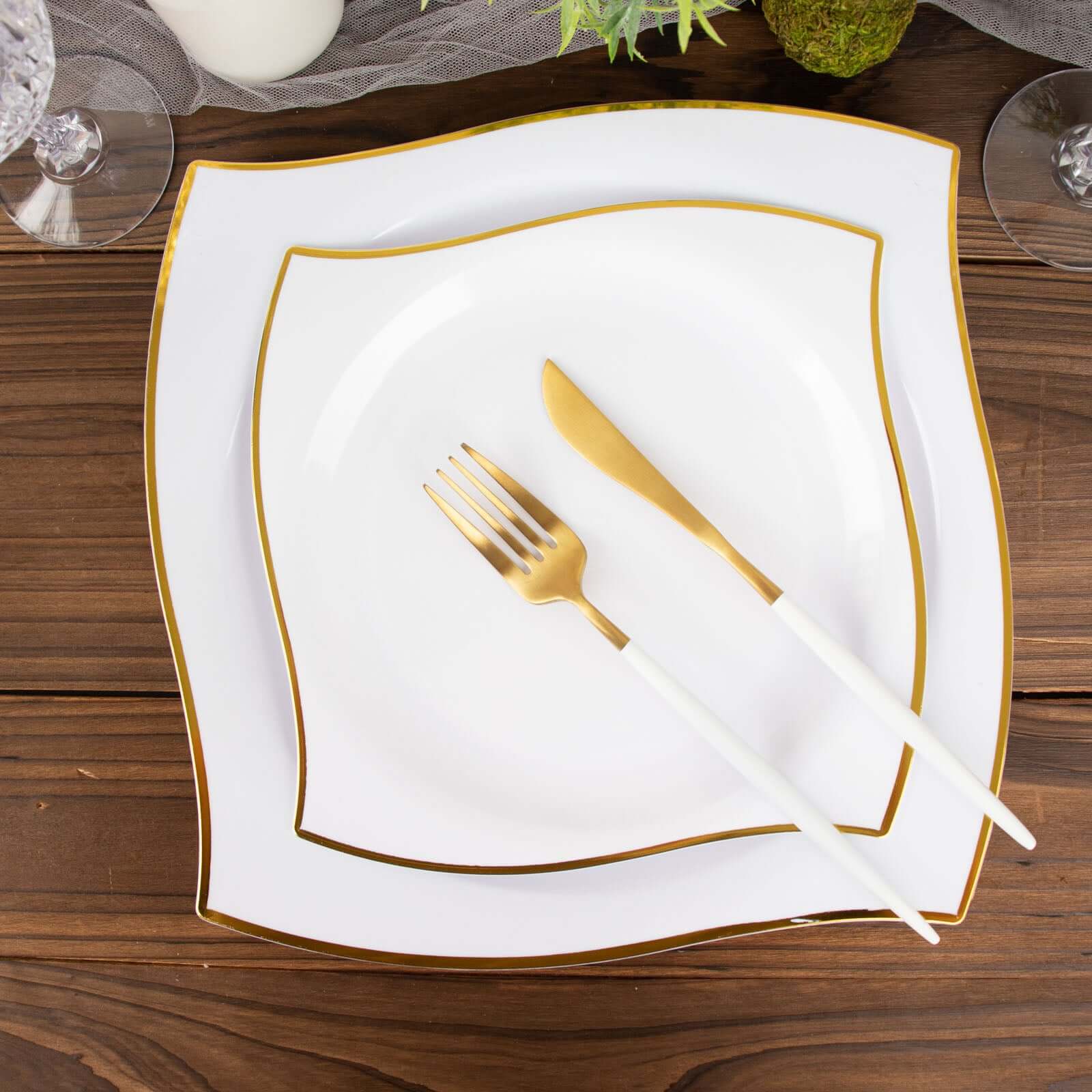10-Piece Set of White Plastic Square Dinner Plates with Gold Wavy Rim for Luxury Parties