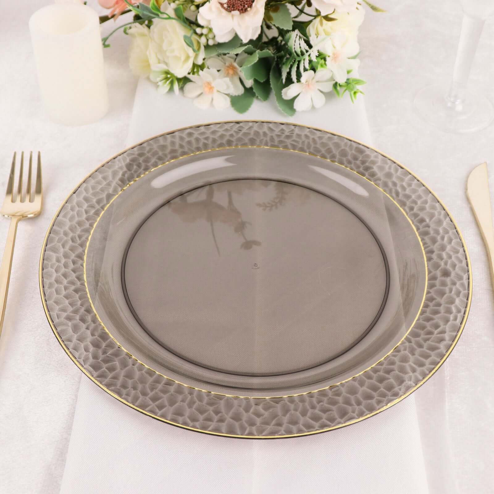 10-Piece Set of Disposable Round Dinner Plates in Opaque Black Hammered Design with Gold Rim for Elegant Parties