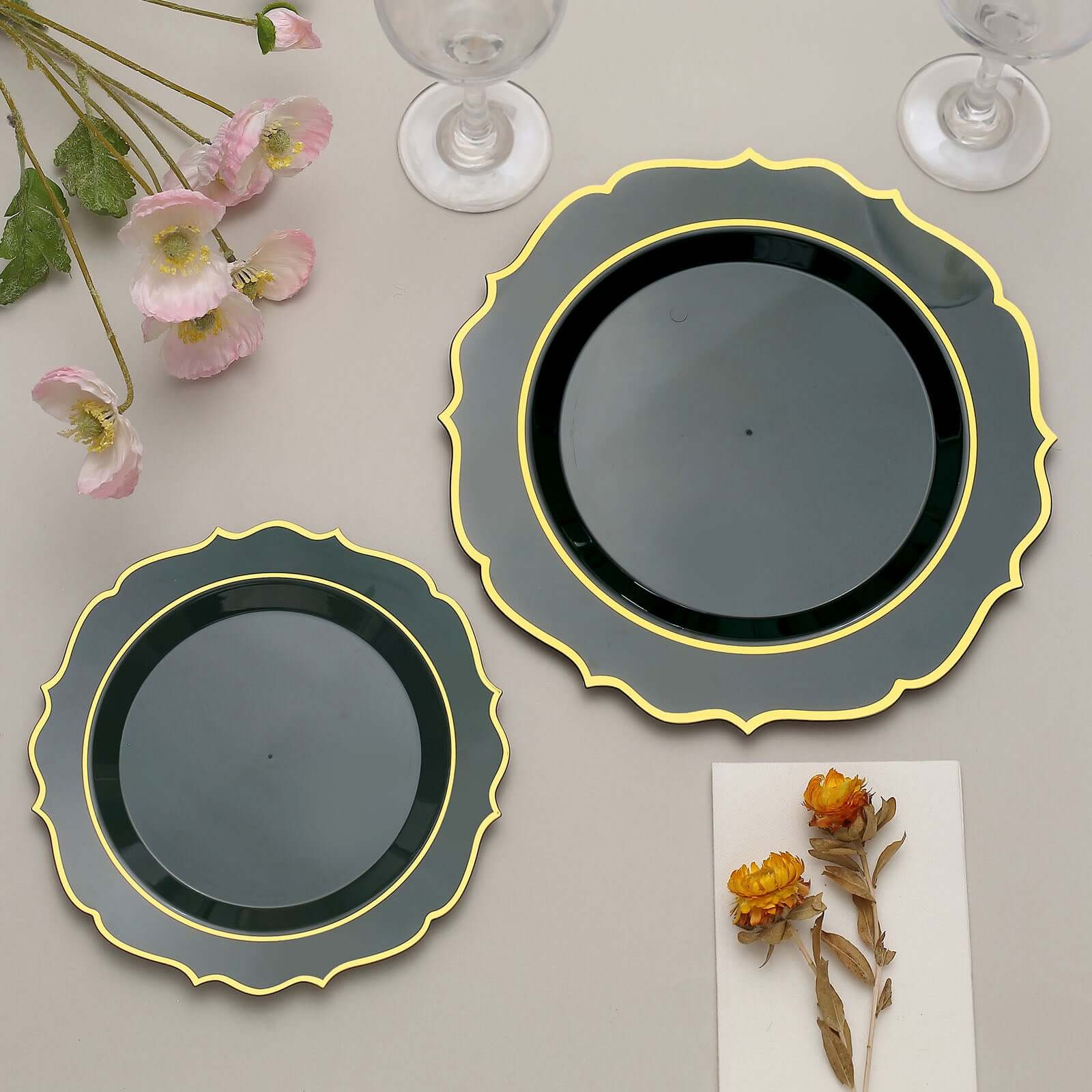 Get This 10-Pack of Disposable Hunter Emerald Green Plastic Round Dinner Plates with Gold Scalloped Rims