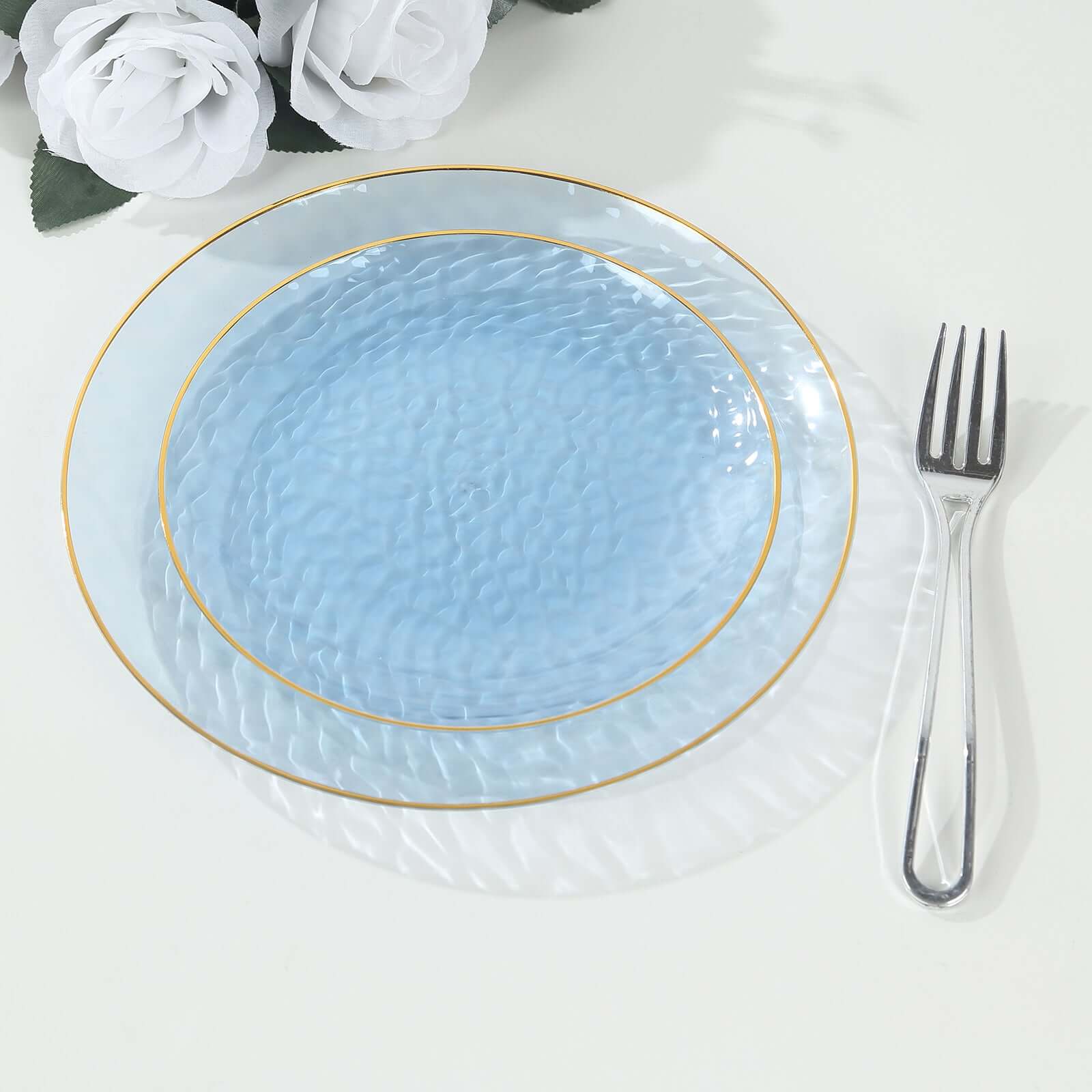 10-Pack 9-Inch Transparent Dusty Blue Hammered Plastic Dinner Plates with Gold Rim - Disposable for Parties