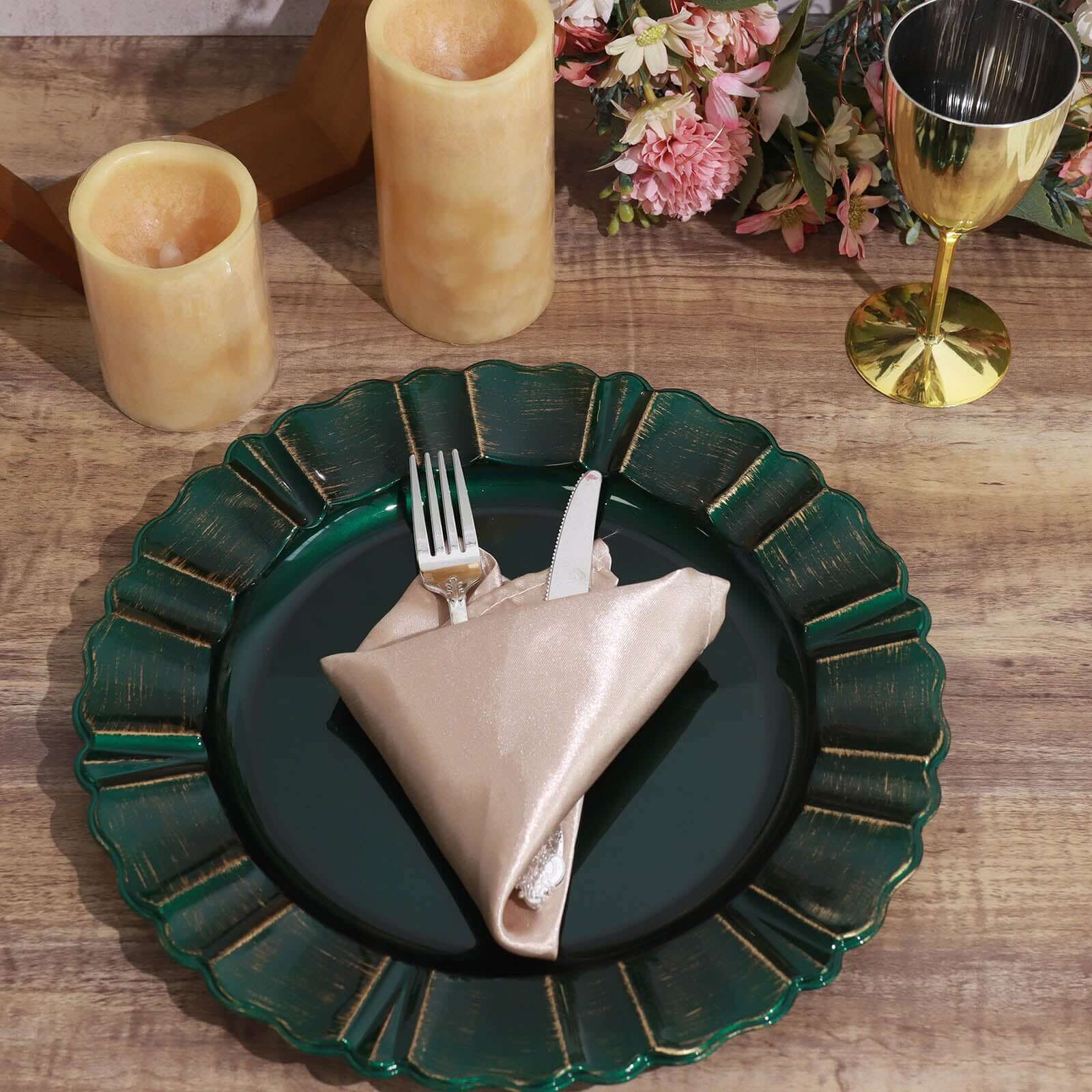Hot Sale! 6-Pack 13-Inch Hunter Emerald Green Acrylic Plastic Round Charger Plates with Gold Brushed Wavy Scalloped Rim for Dinner Parties