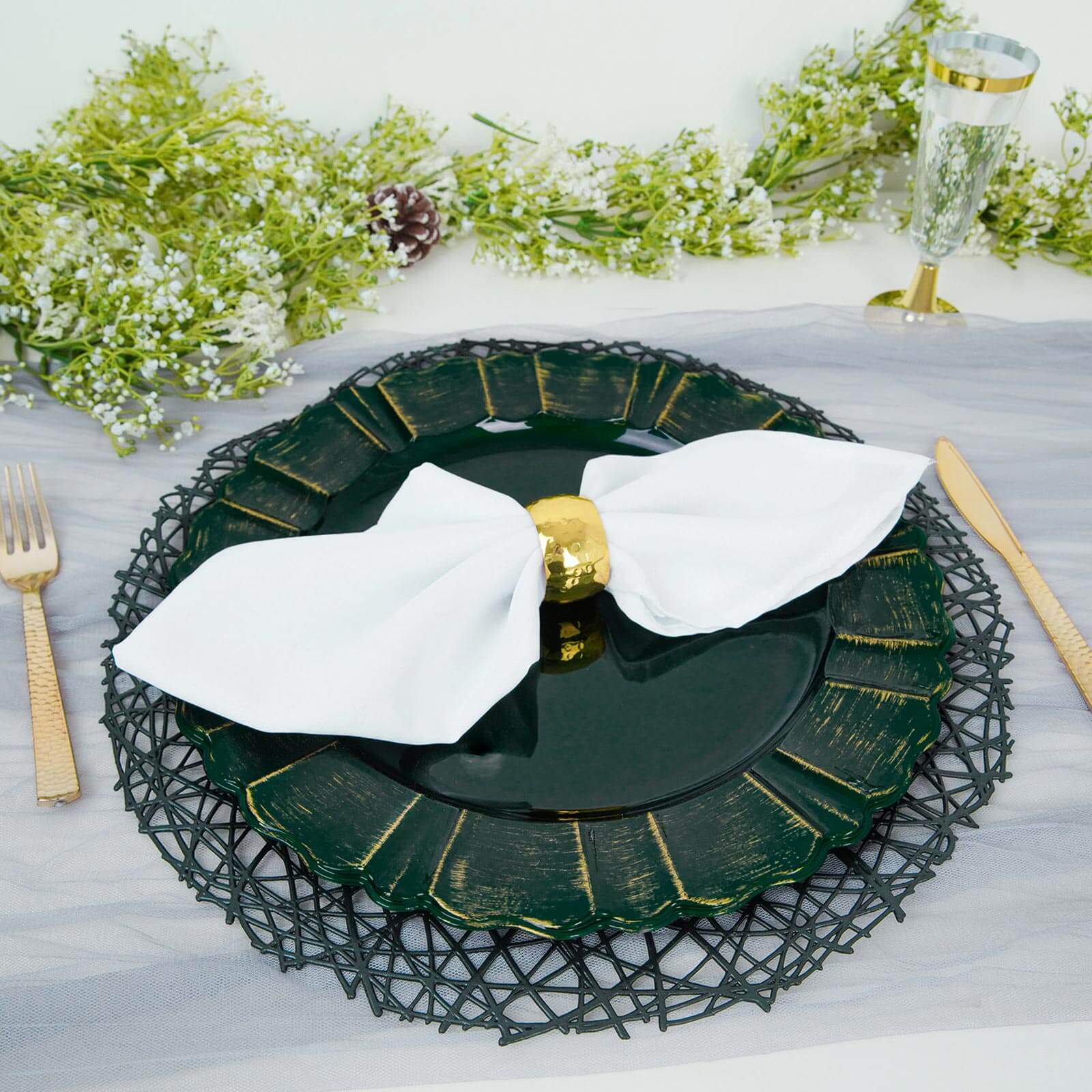 Hot Sale! 6-Pack 13-Inch Hunter Emerald Green Acrylic Plastic Round Charger Plates with Gold Brushed Wavy Scalloped Rim for Dinner Parties