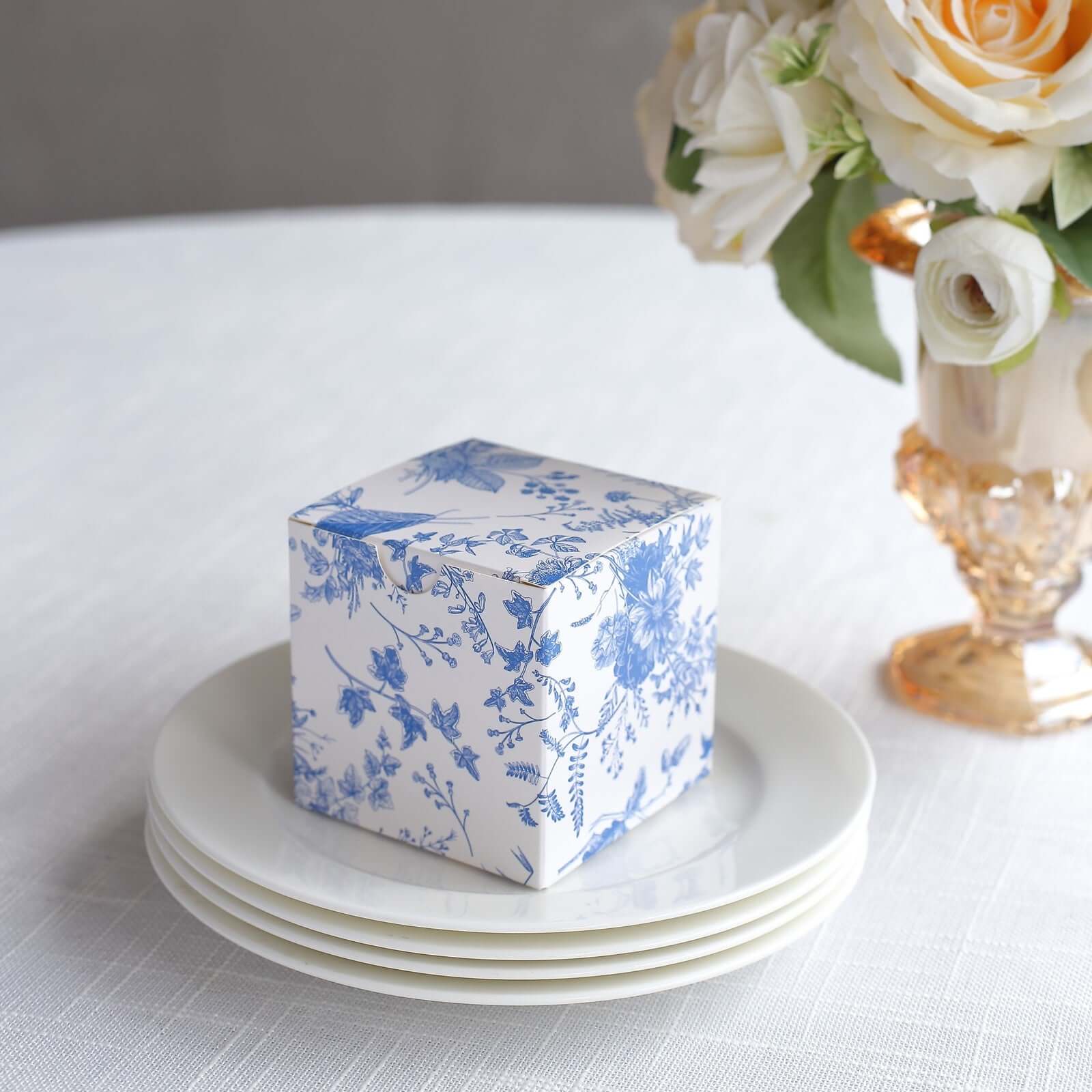 25-Pack White and Blue Cardstock Favor Boxes with French Toile Pattern, 3x3x3 Size